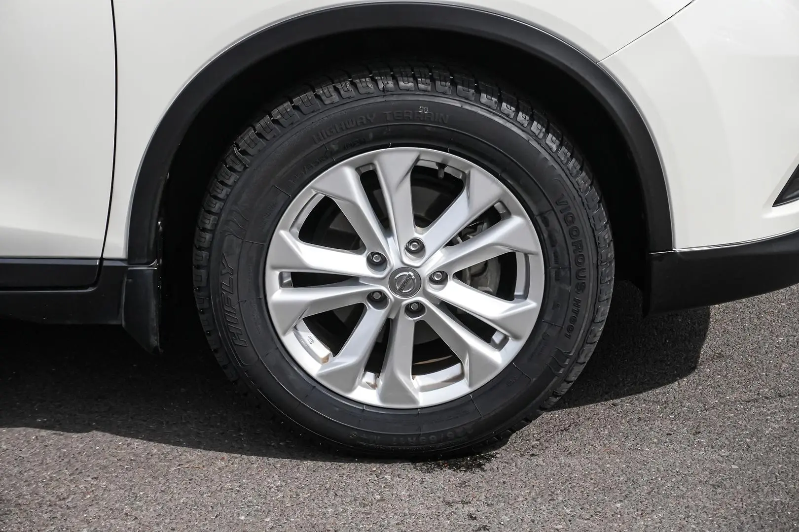 2017 Nissan X-TRAIL Gallery Image 11