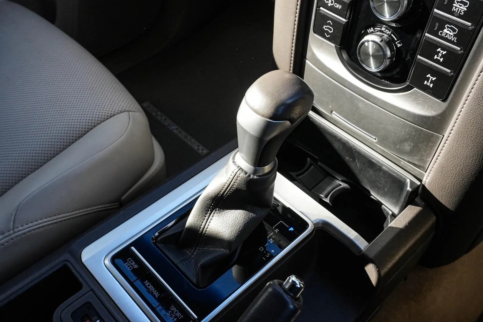 2022 Toyota Landcruiser Prado Gallery Image 19