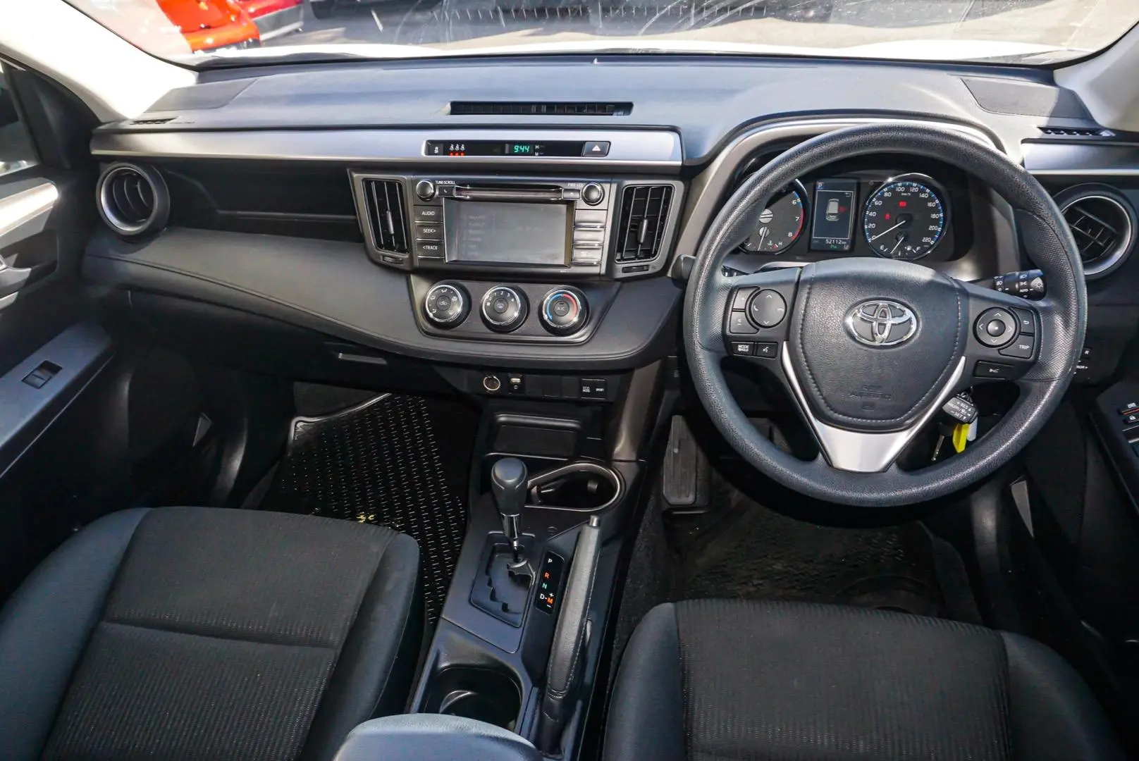 2018 Toyota RAV4 Gallery Image 9