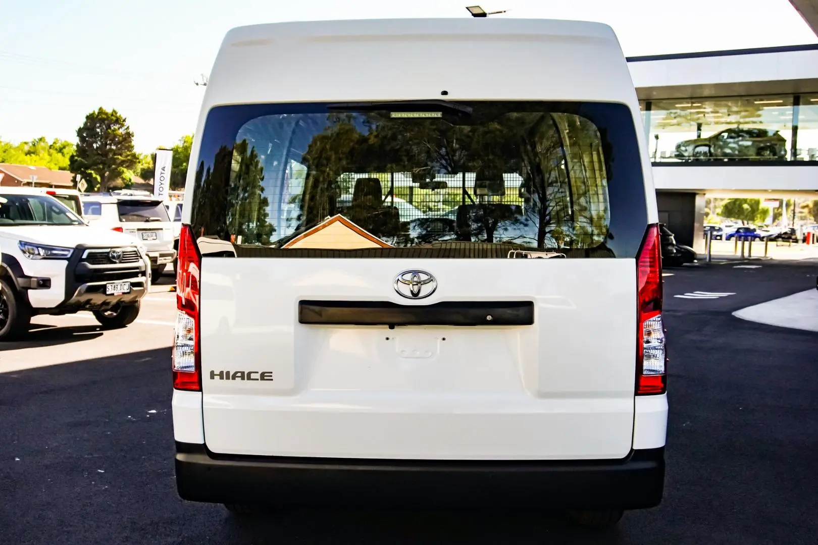 2022 Toyota Hiace Gallery Image 5