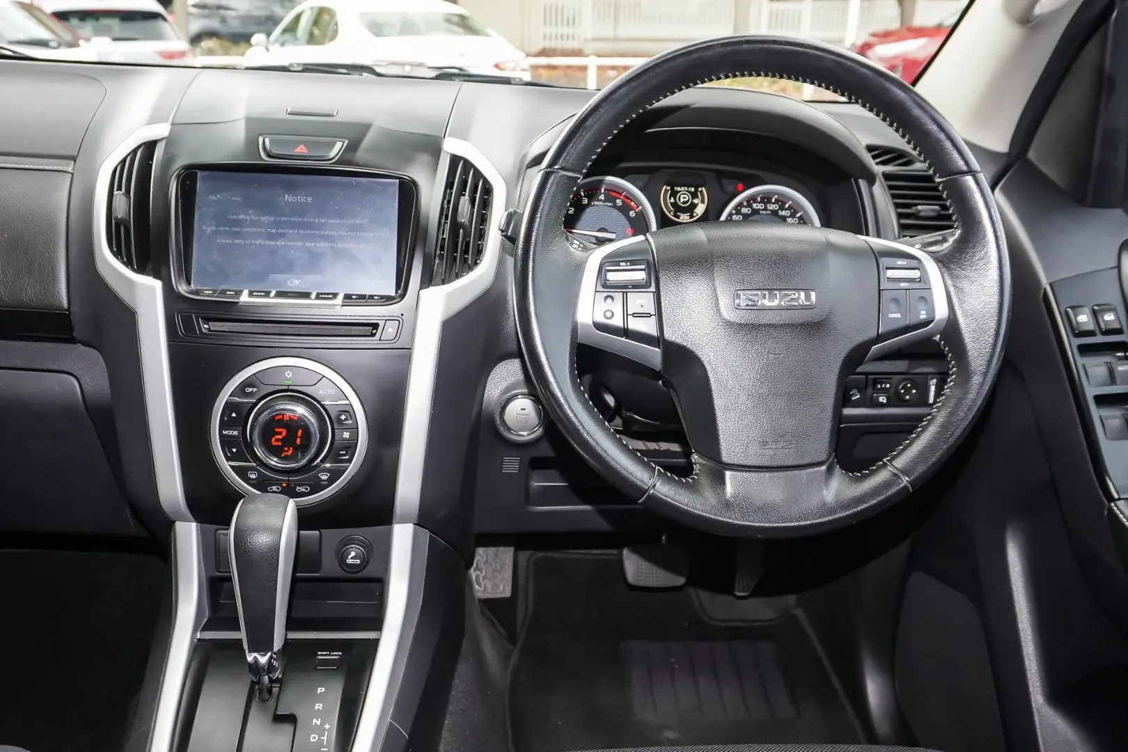 2018 Isuzu D-MAX Gallery Image 9