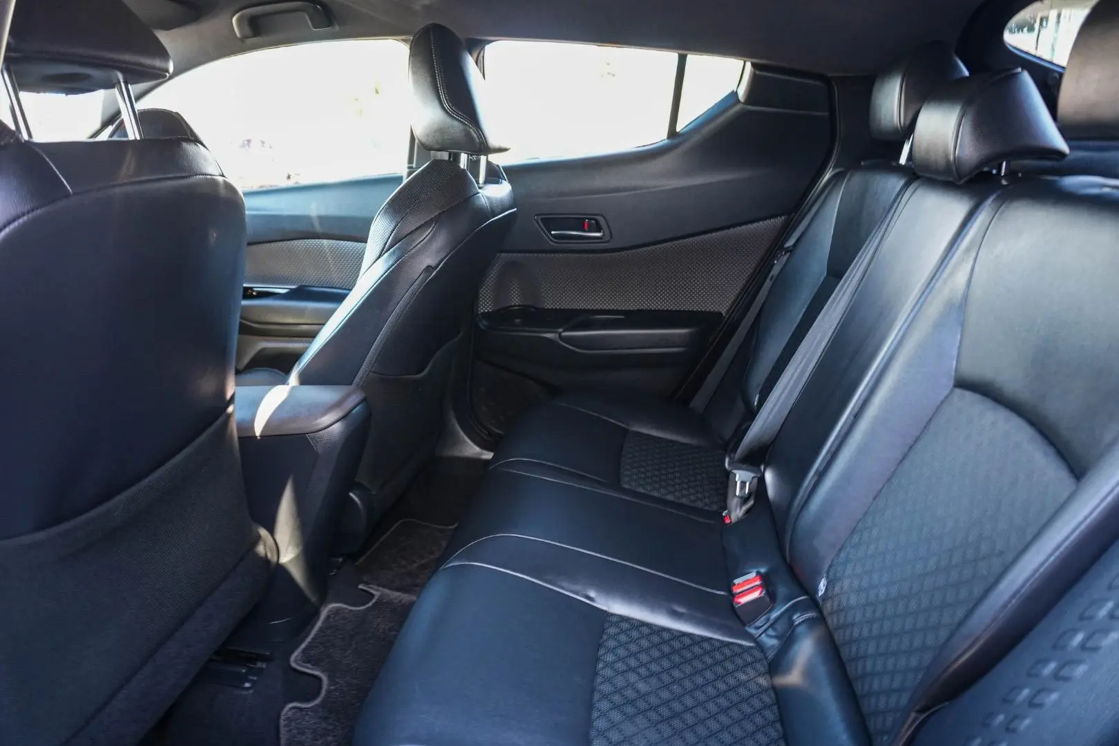 2020 Toyota C-HR Gallery Image 8