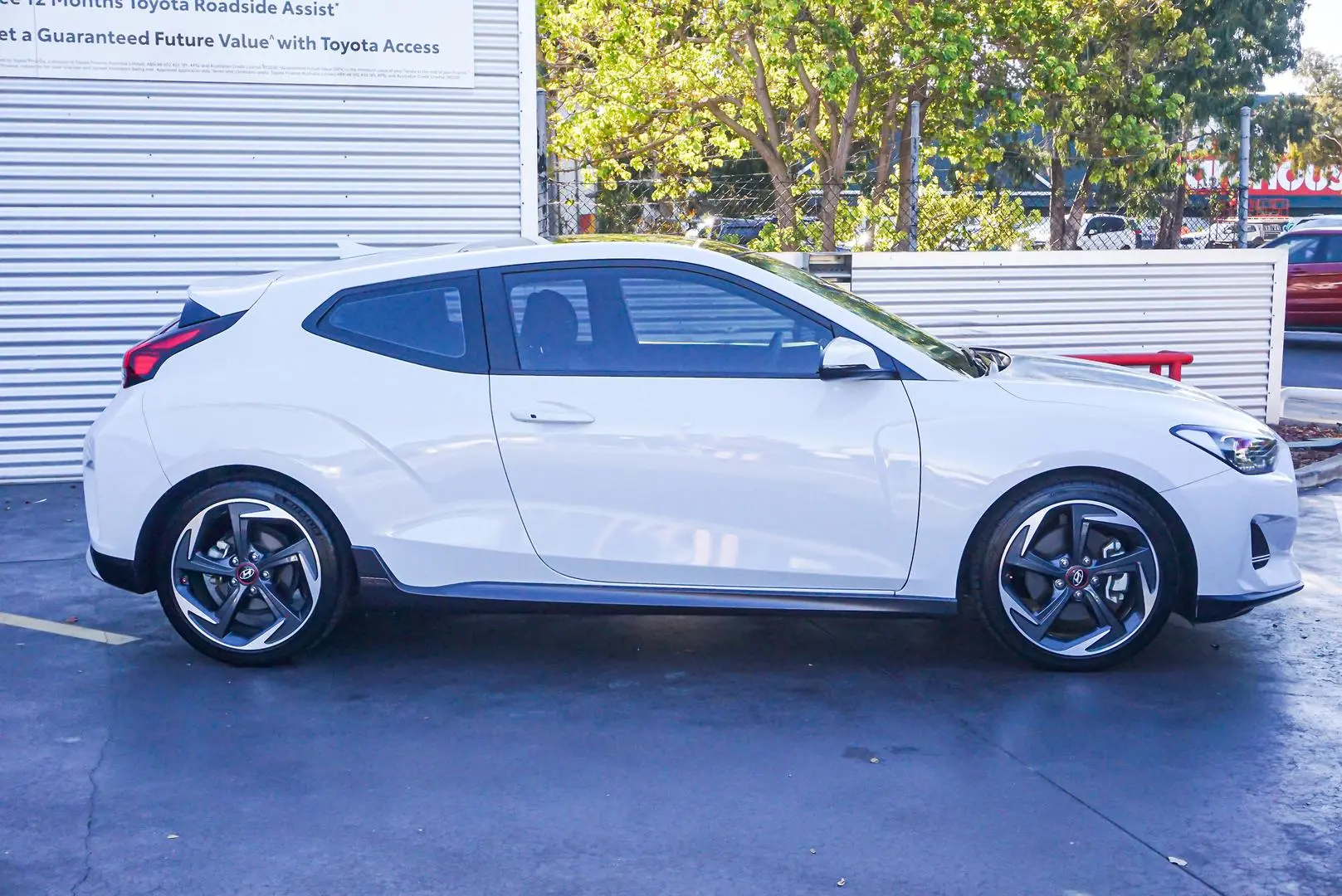 2019 Hyundai Veloster Gallery Image 3