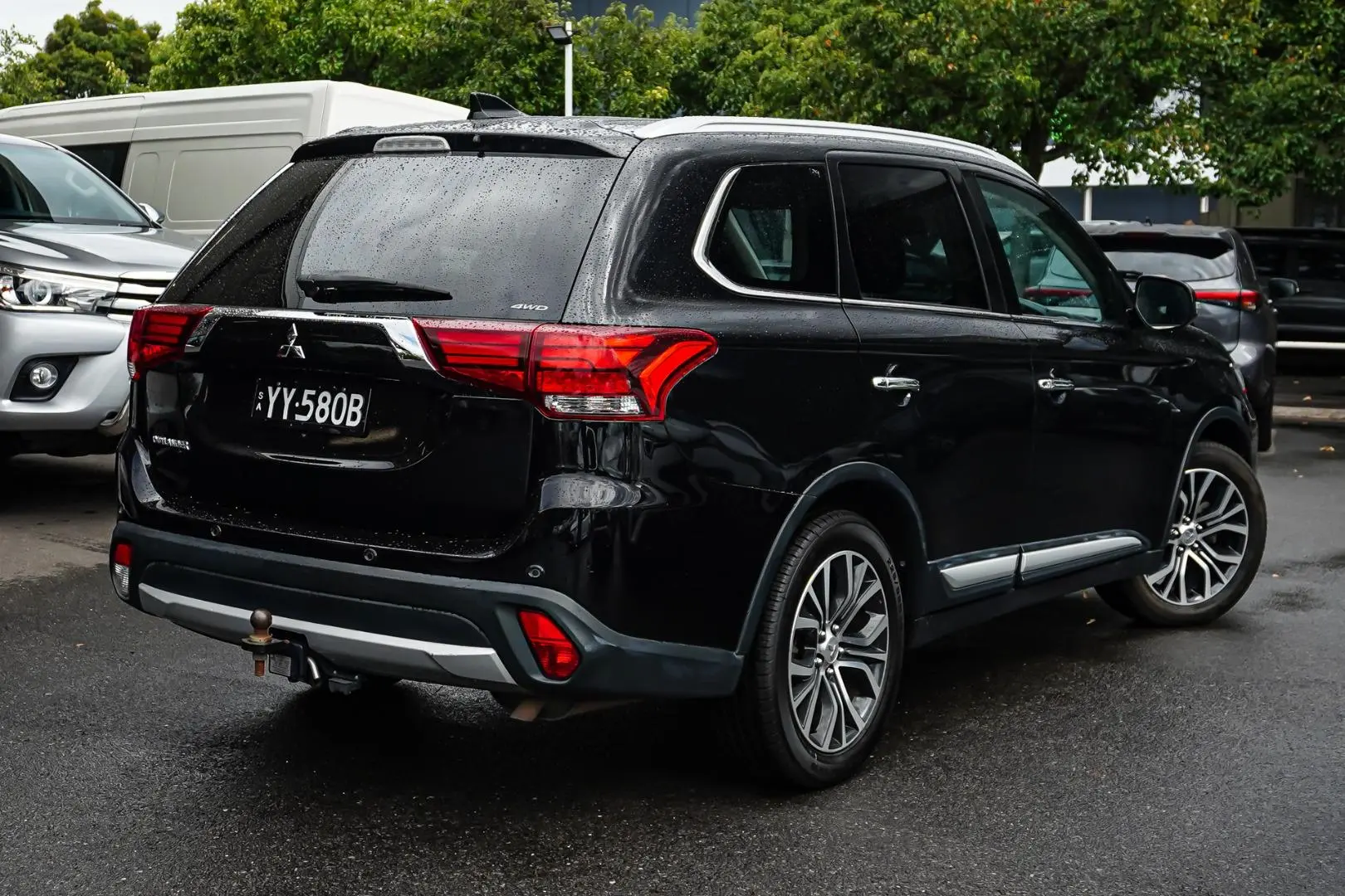 2017 Mitsubishi Outlander Gallery Image 3