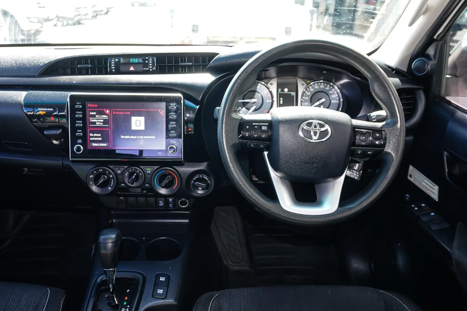 2021 Toyota Hilux Gallery Image 9