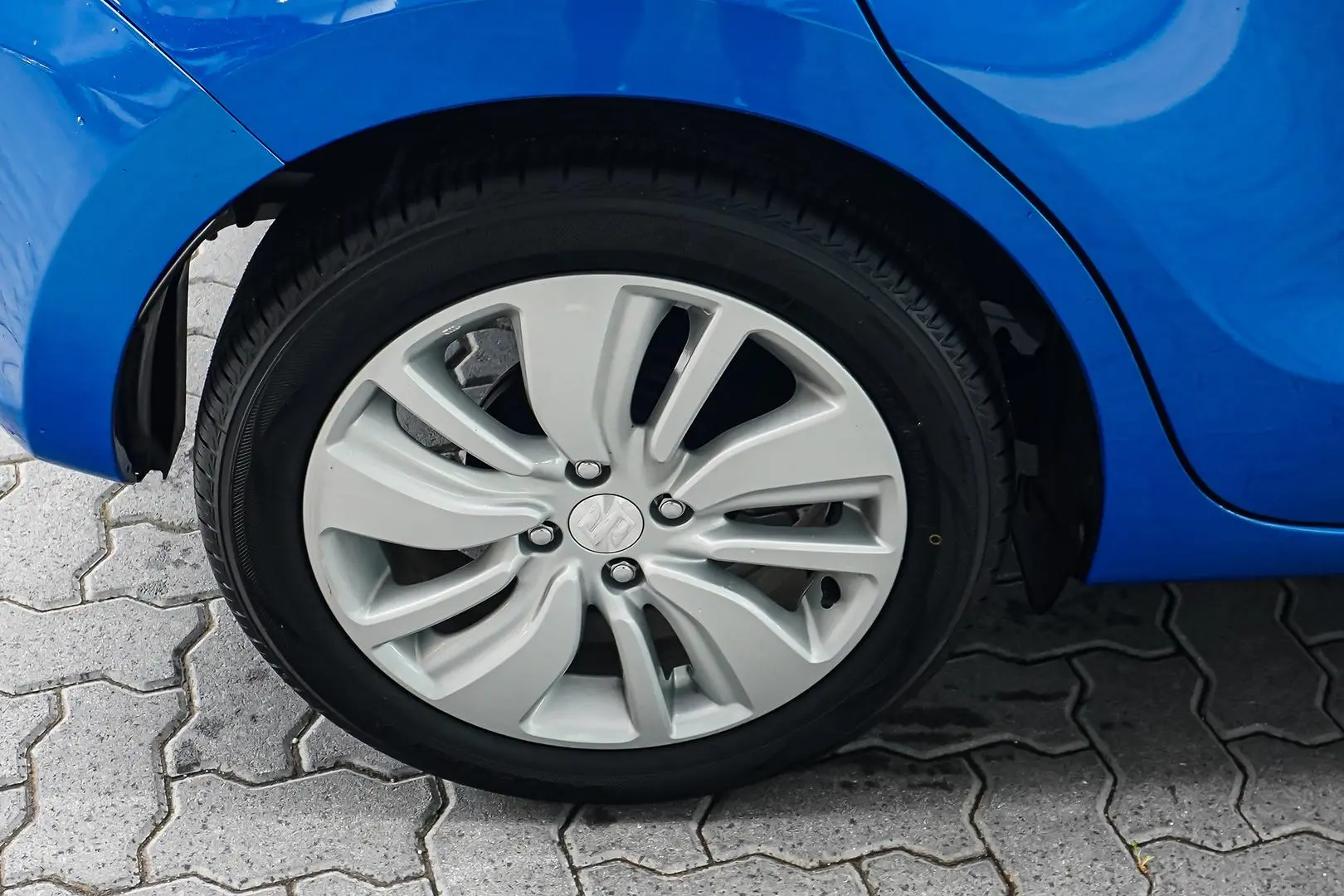 2019 Suzuki Swift Gallery Image 17