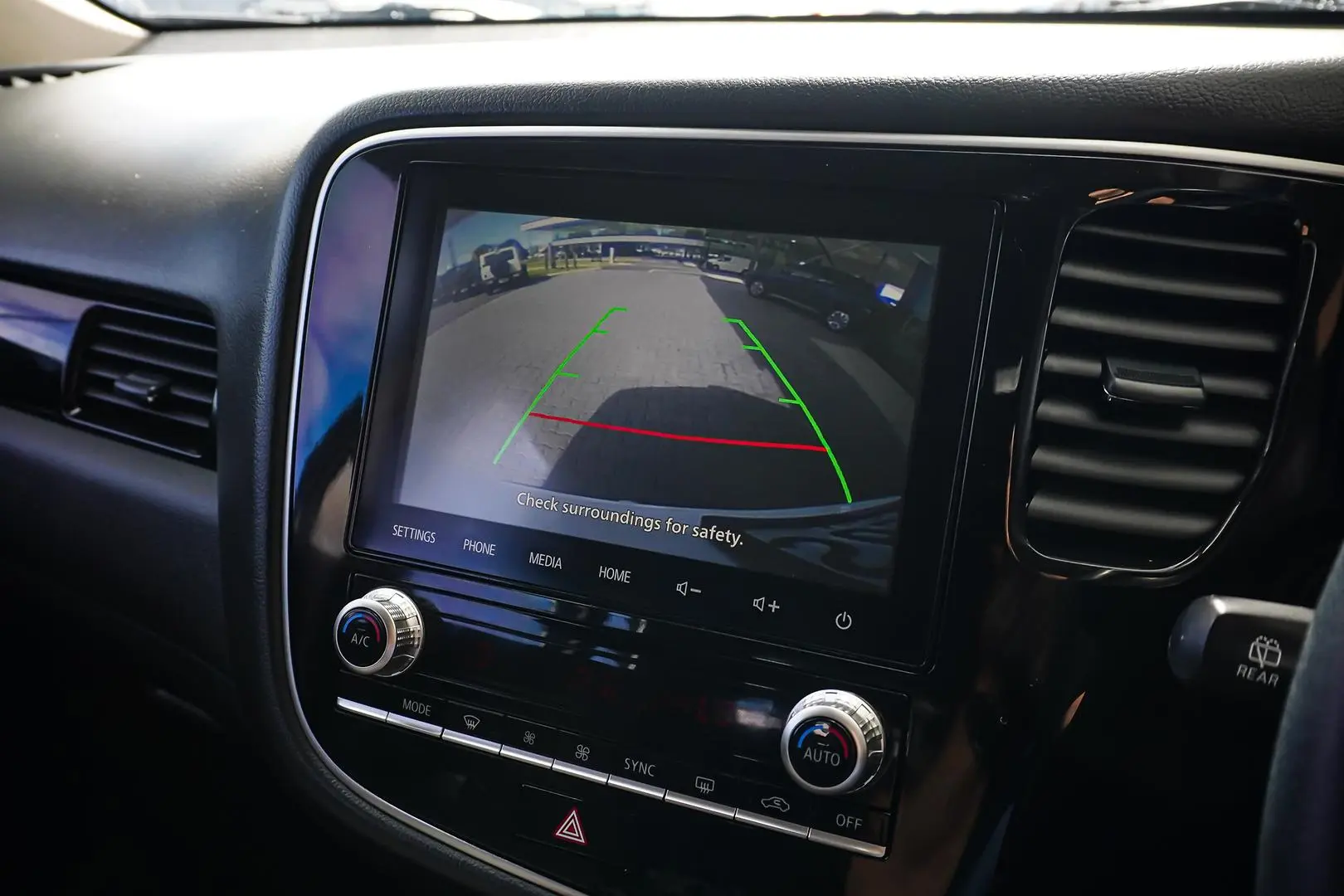 2020 Mitsubishi Outlander Gallery Image 21