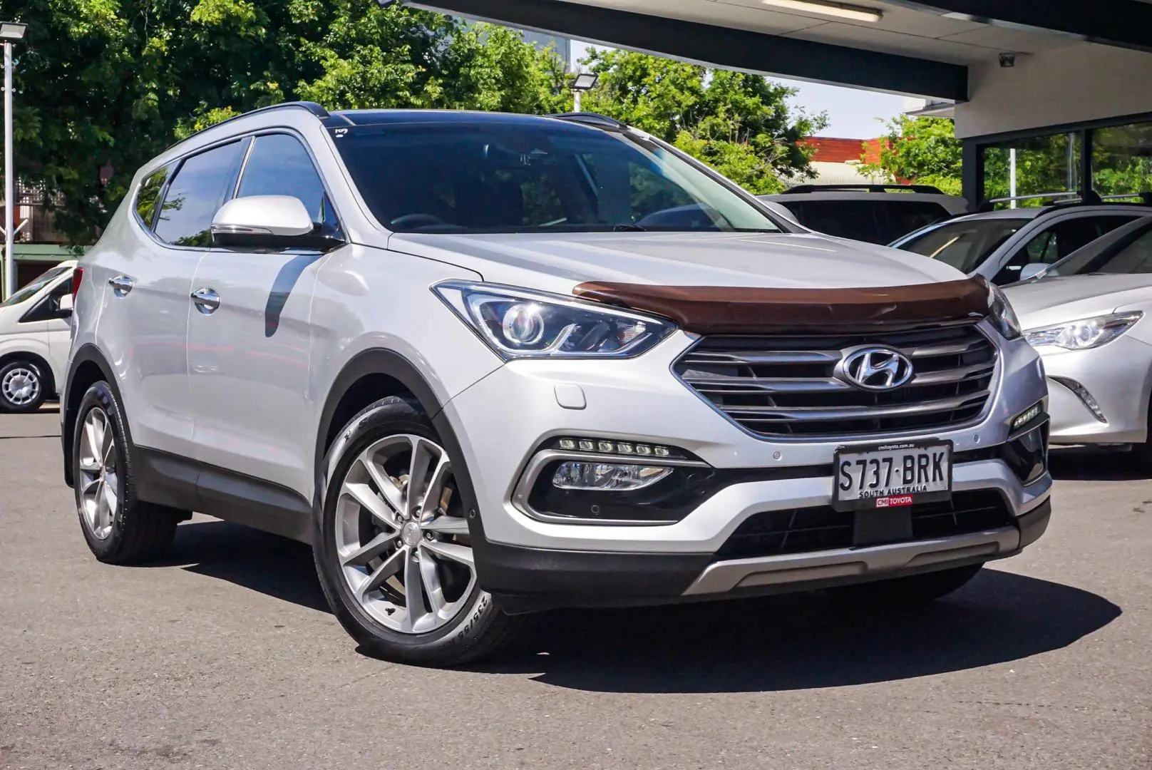 2016 Hyundai Santa Fe Gallery Image 2