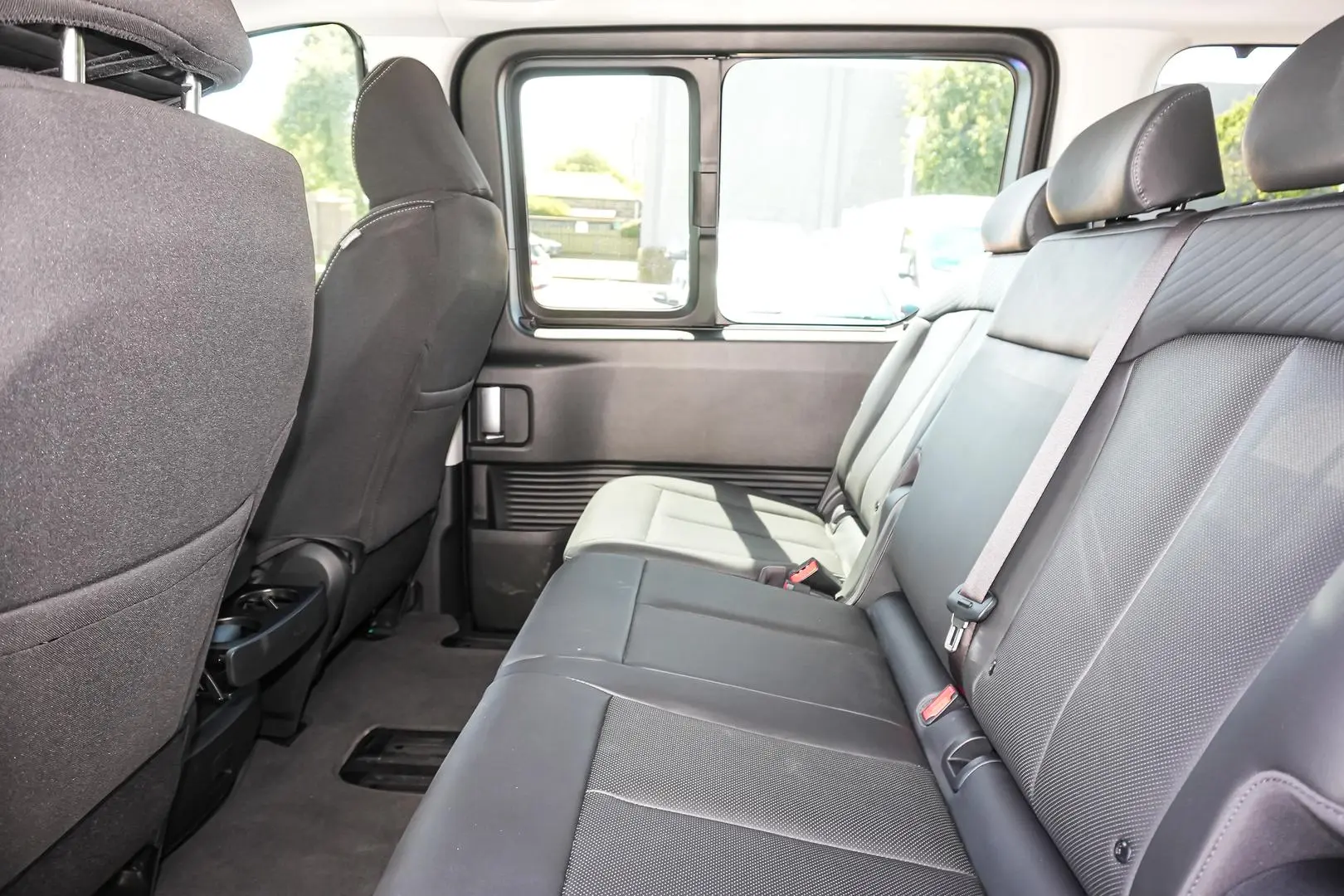 2024 Hyundai STARIA Gallery Image 19