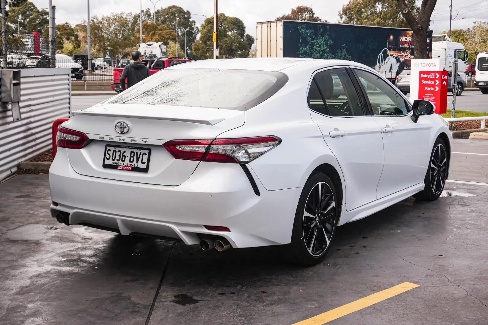 2017 Toyota Camry Gallery Image 3