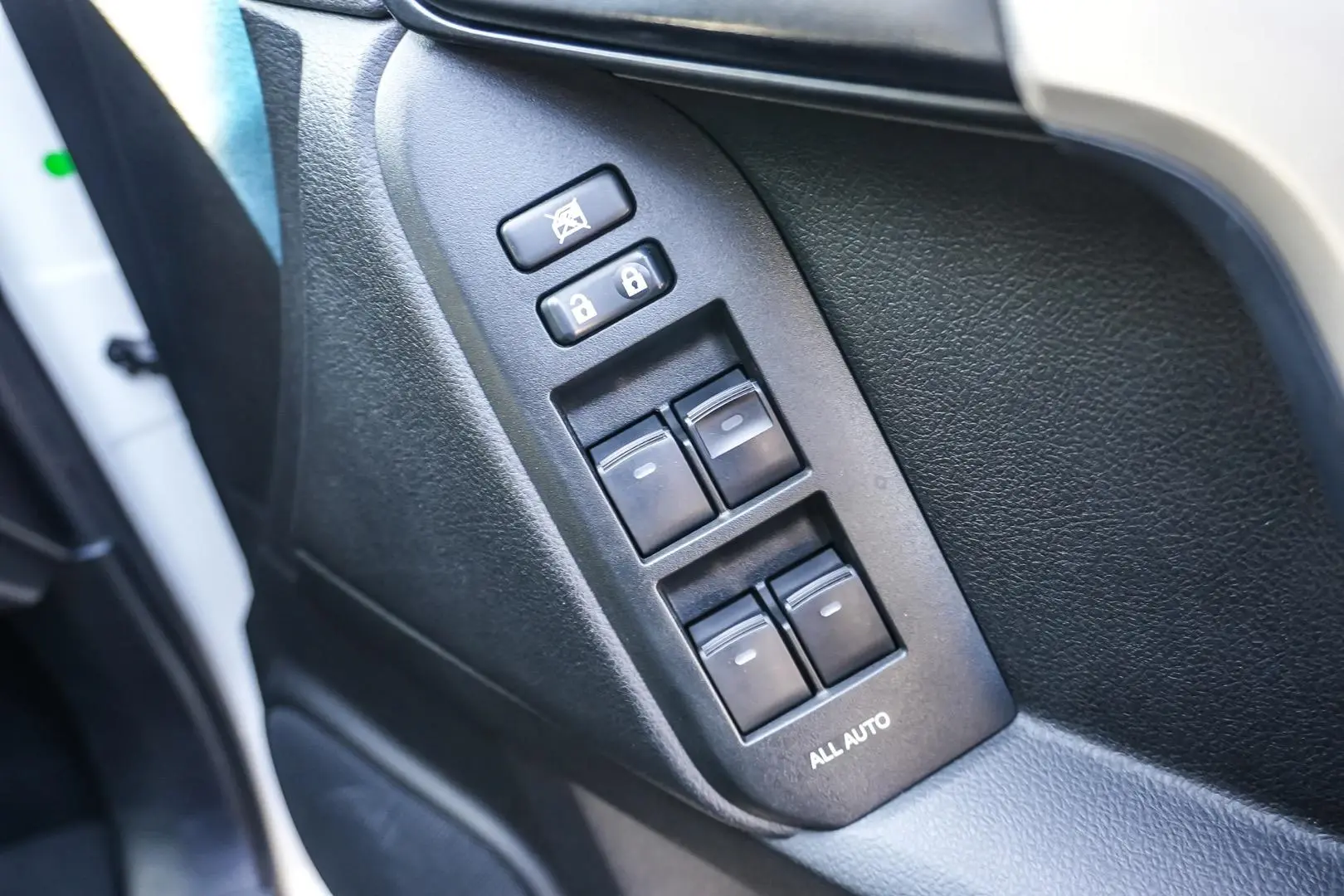 2018 Toyota Landcruiser Prado Gallery Image 17