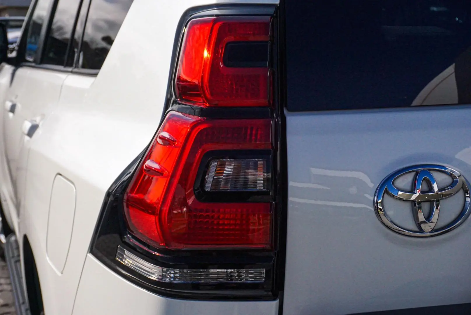 2019 Toyota Landcruiser Prado Gallery Image 14