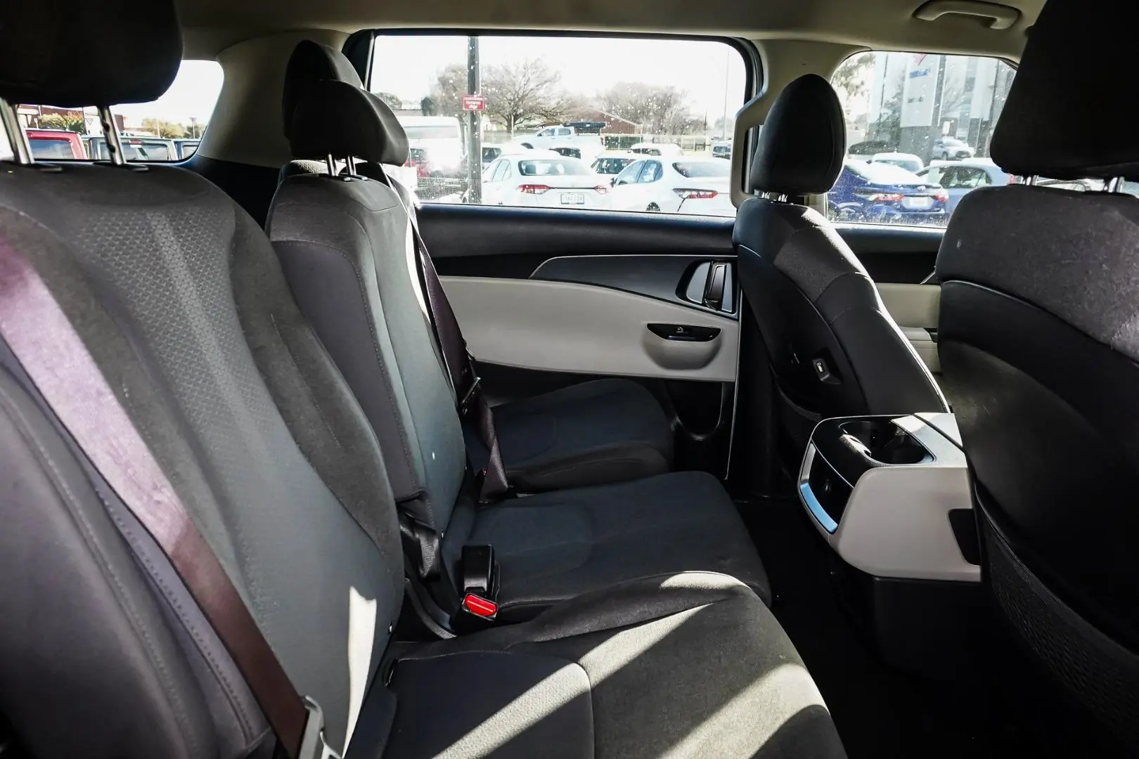 2022 Kia Carnival Gallery Image 9