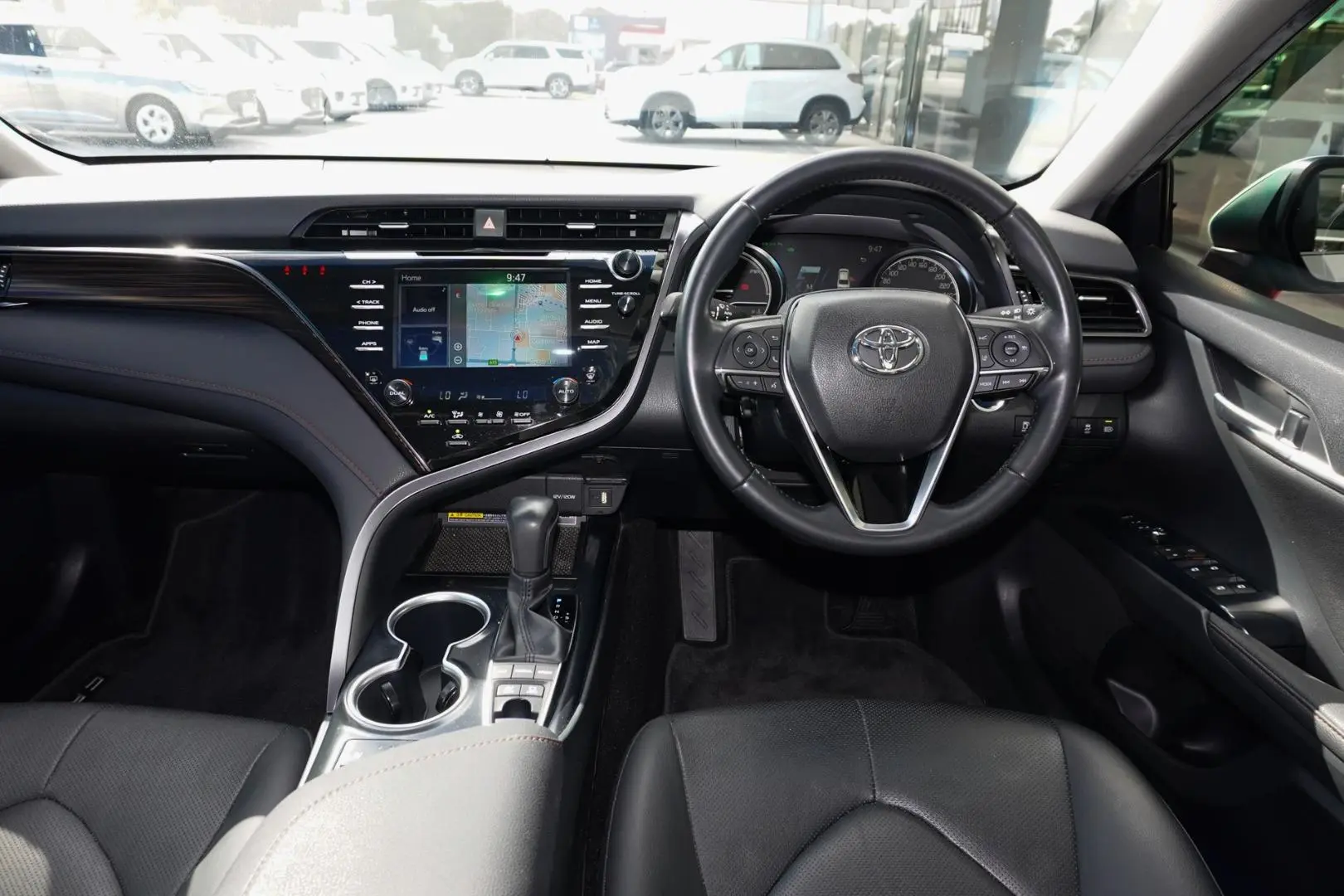 2019 Toyota Camry Gallery Image 10