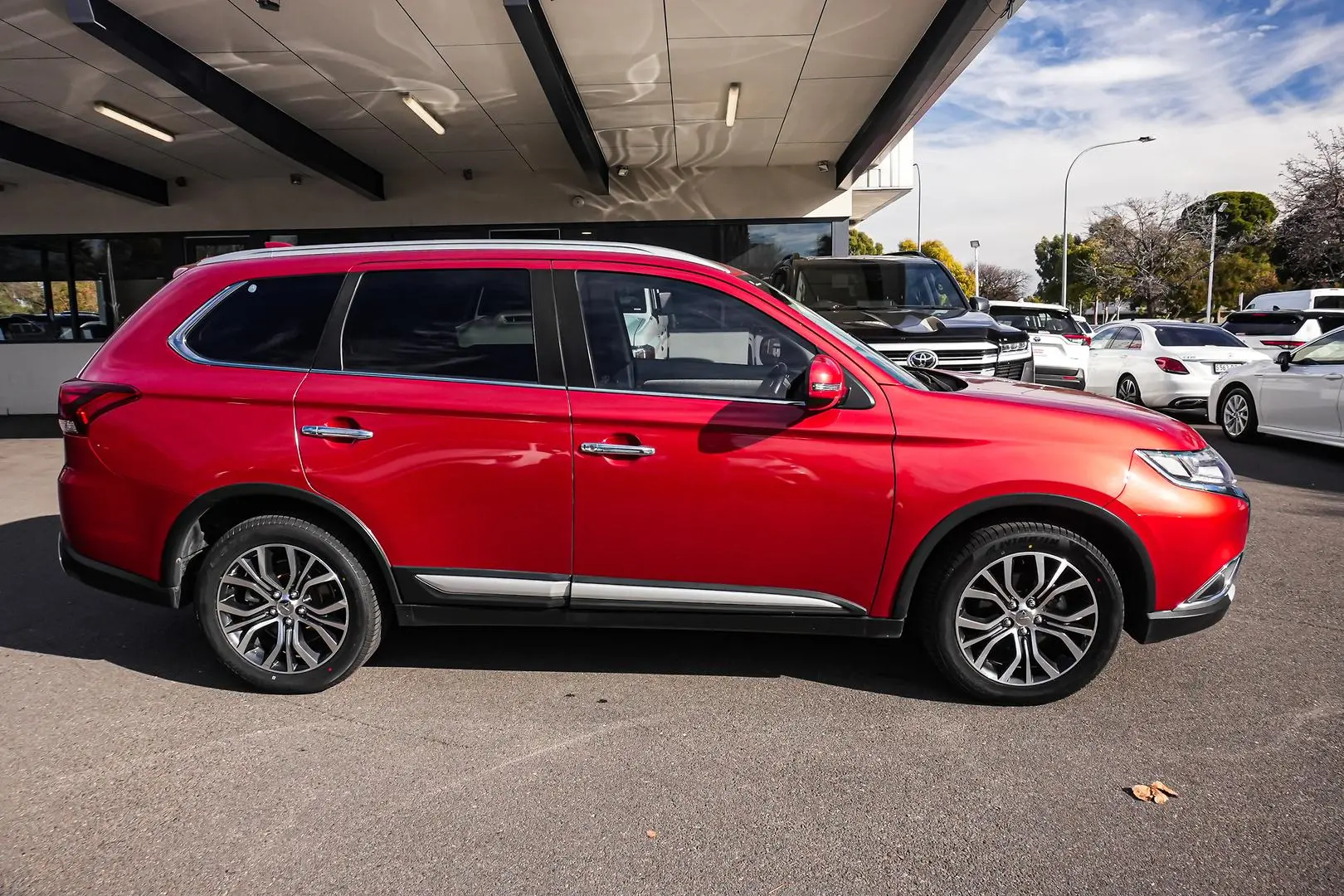 2018 Mitsubishi Outlander Gallery Image 4