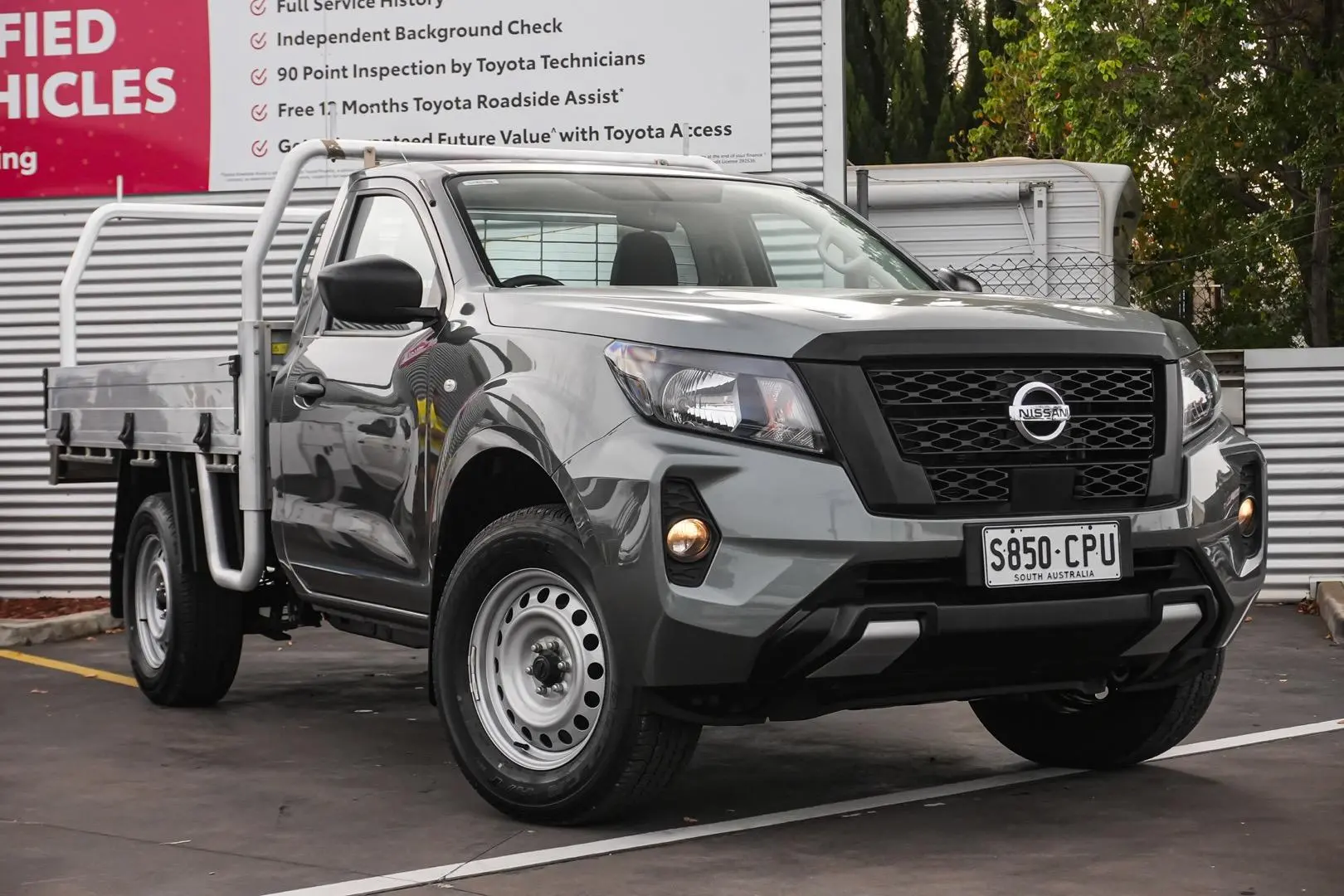 2022 Nissan Navara Gallery Image 2