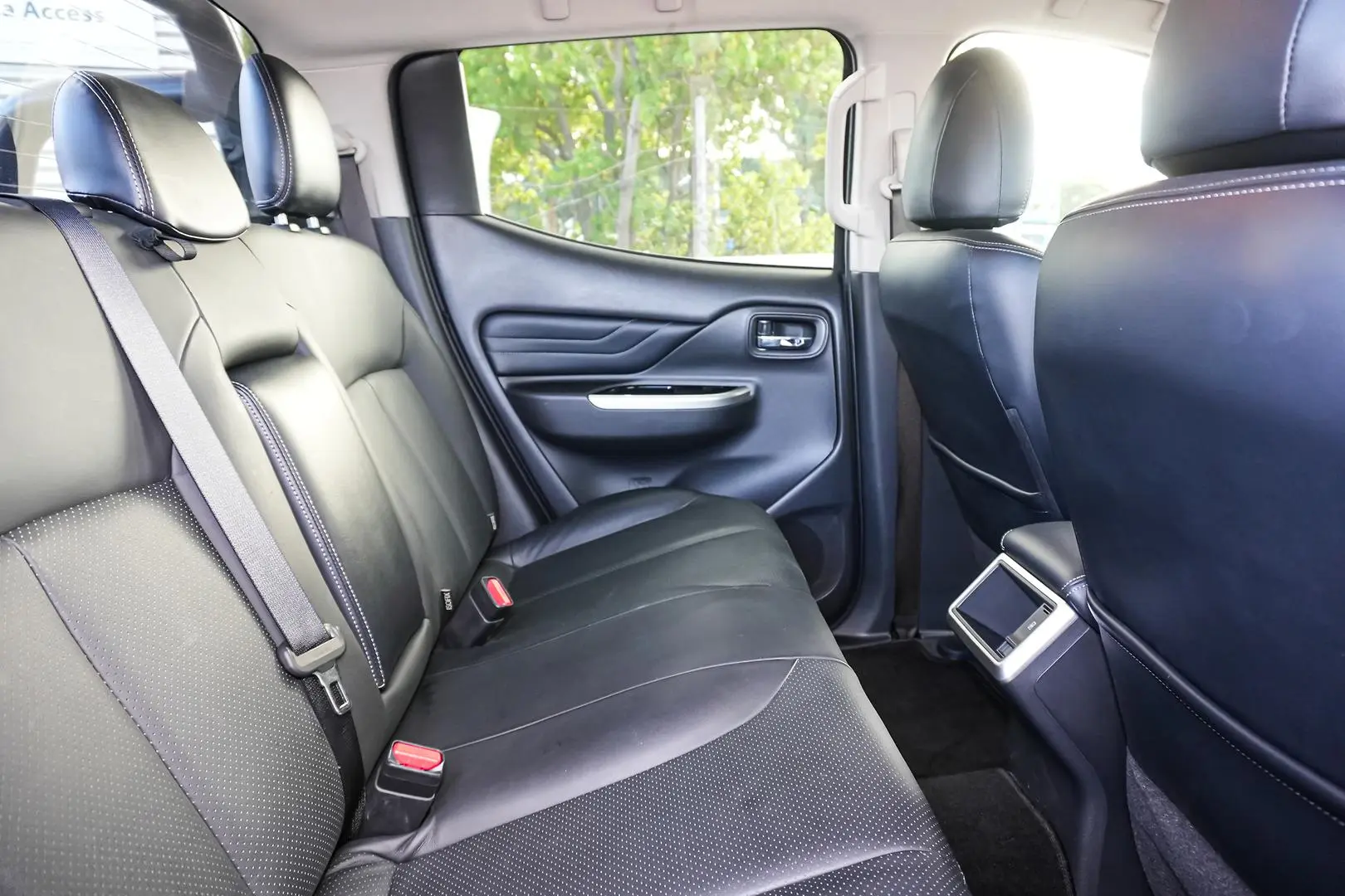 2021 Mitsubishi Triton Gallery Image 9