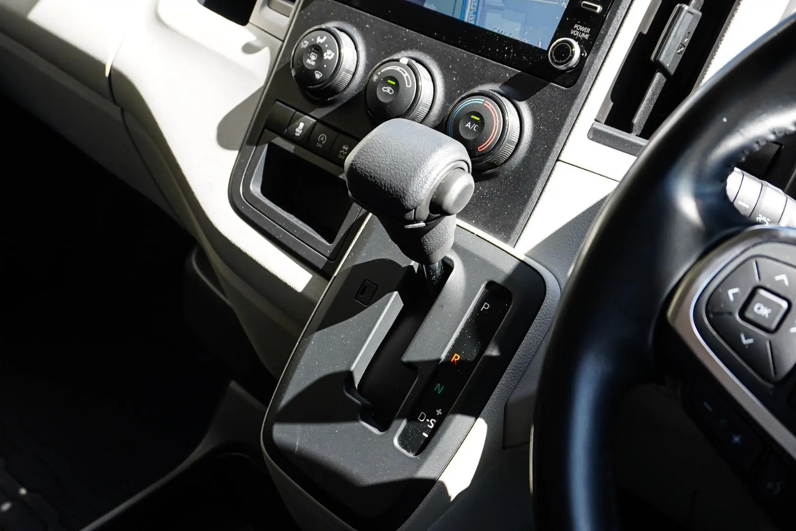 2021 Toyota Hiace Gallery Image 17