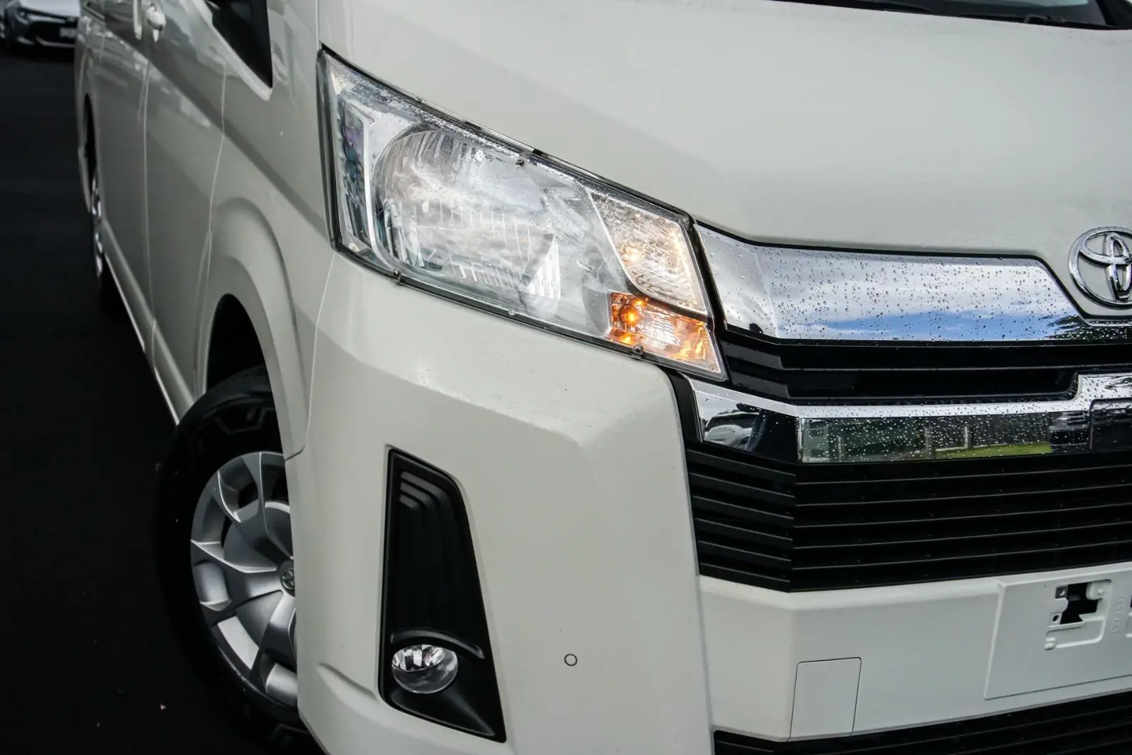 2021 Toyota Hiace Gallery Image 10