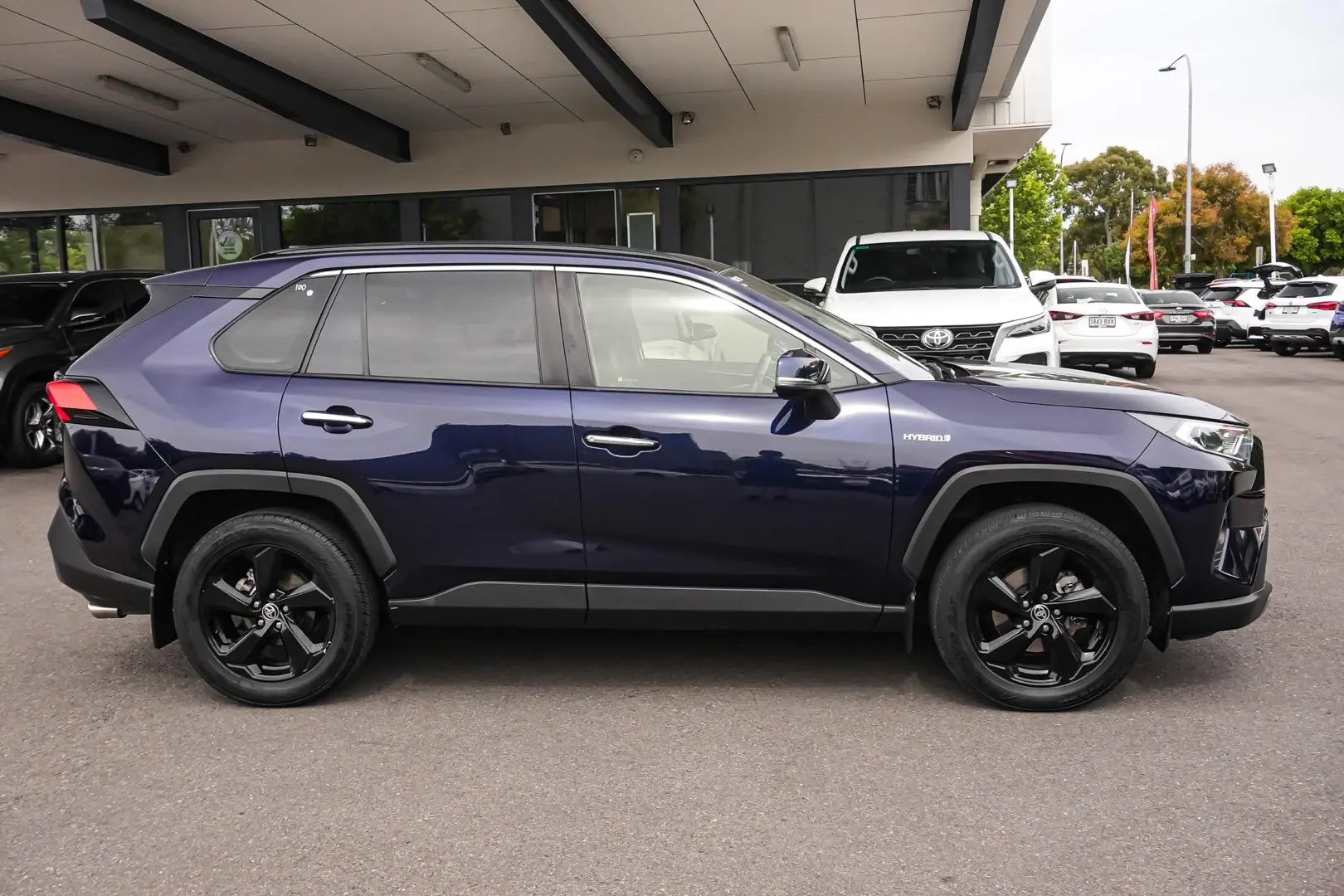 2020 Toyota RAV4 Gallery Image 4