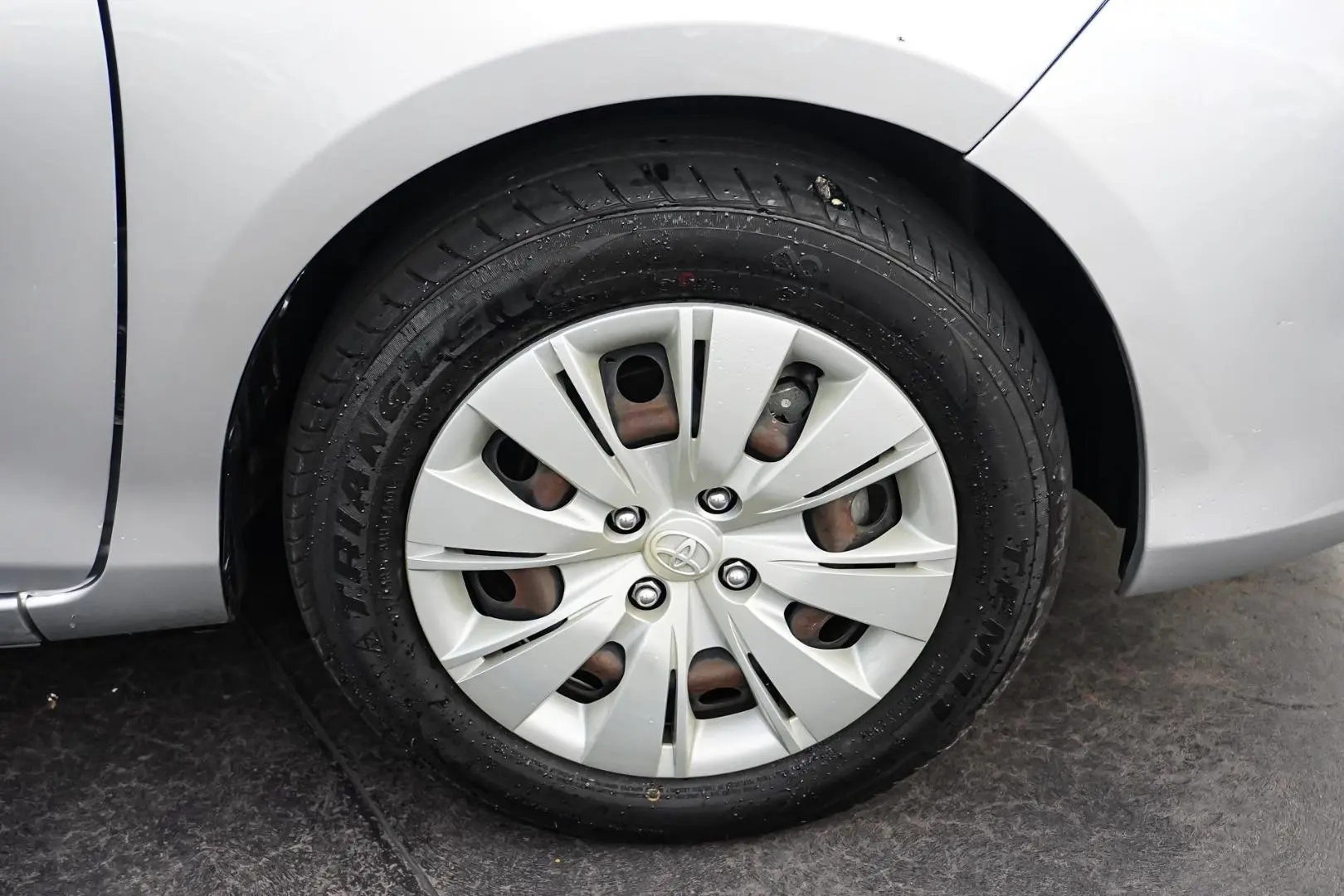 2016 Toyota Yaris Gallery Image 16