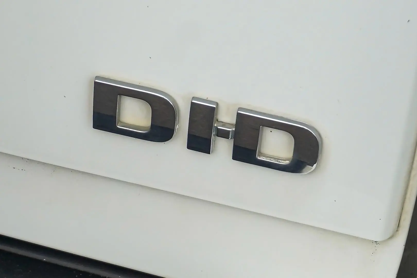 2015 Mitsubishi Pajero Gallery Image 17