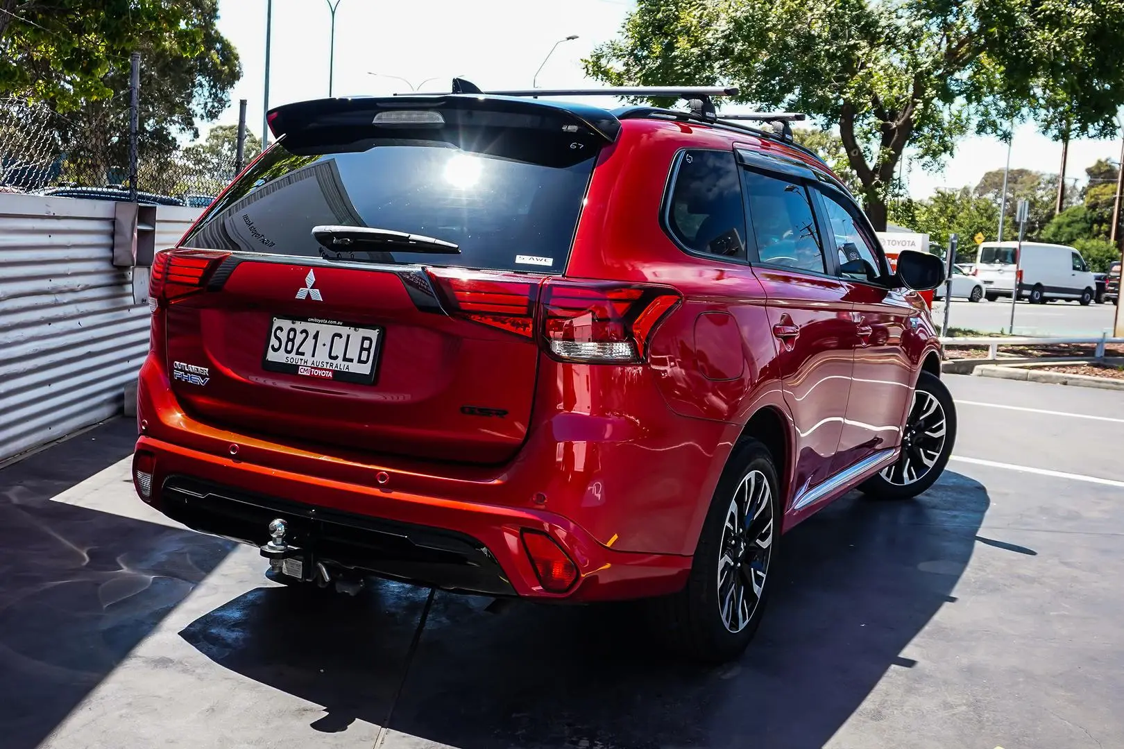 2021 Mitsubishi Outlander Gallery Image 3