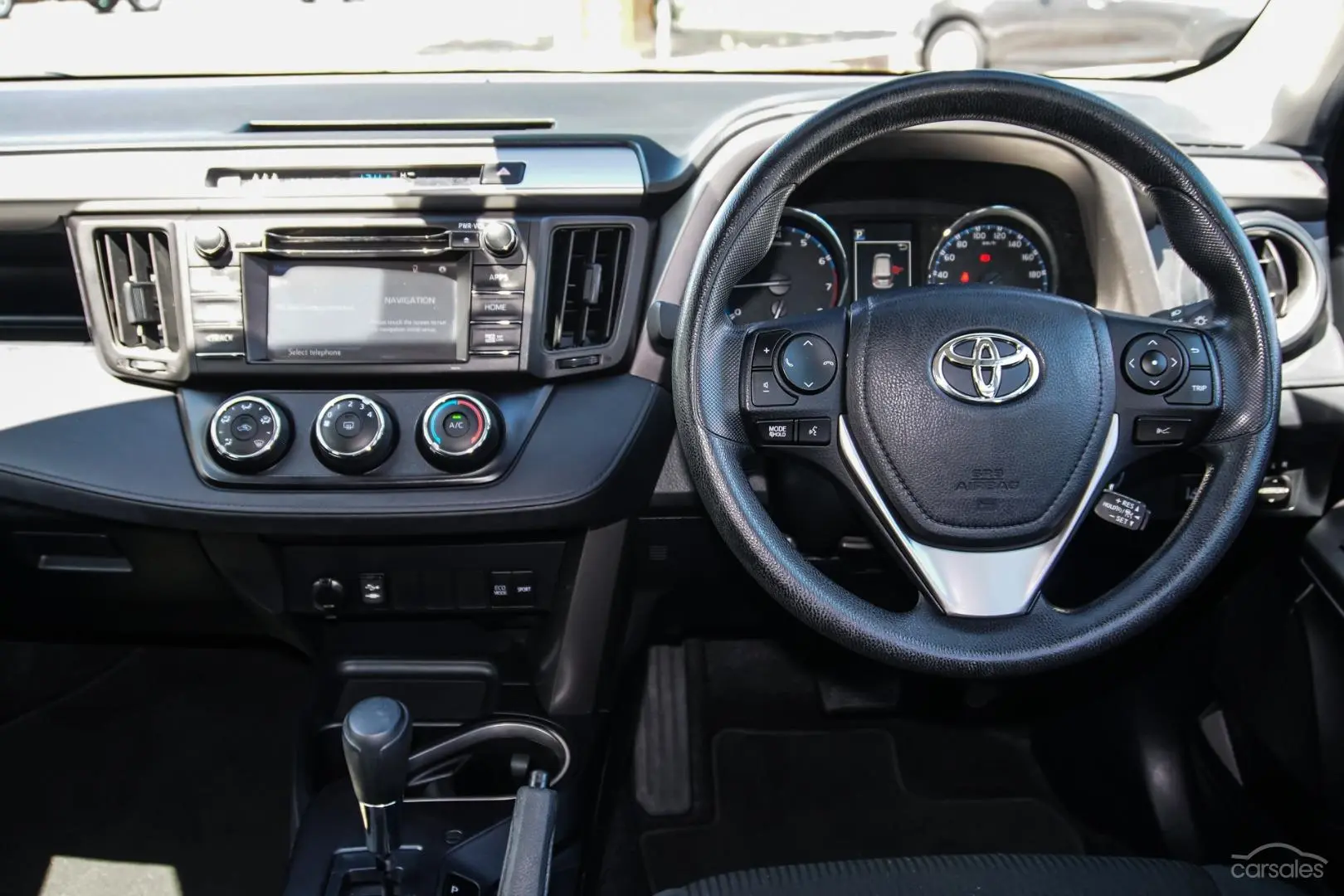 2017 Toyota RAV4 Image 8