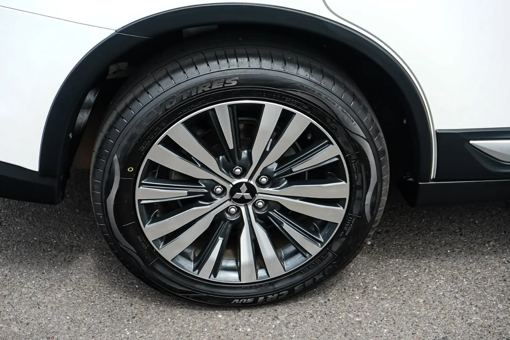 2018 Mitsubishi Outlander Gallery Image 17