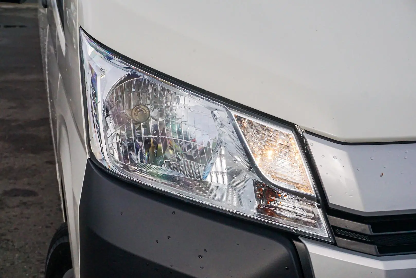 2020 Toyota Hiace Gallery Image 7