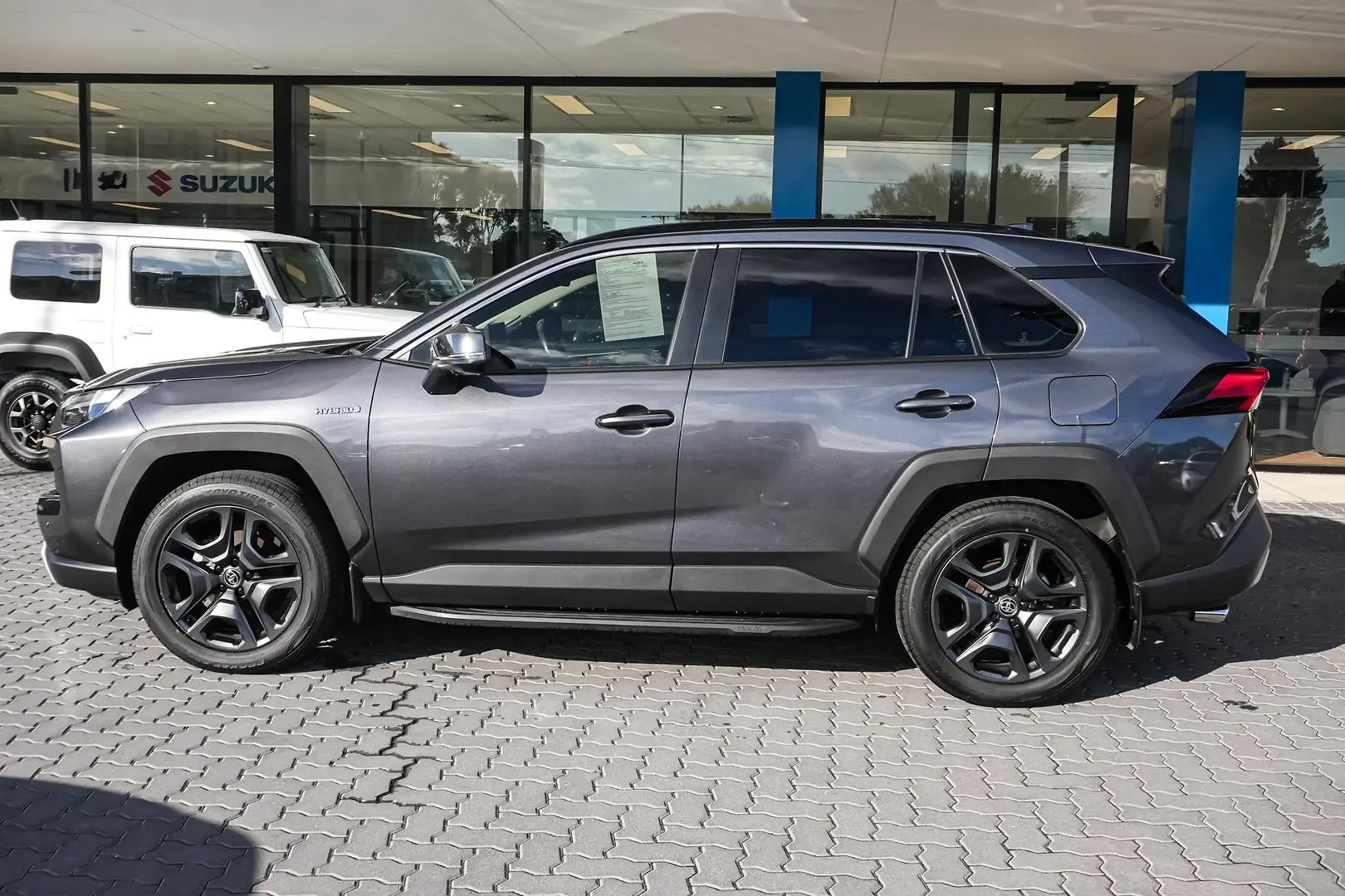2022 Toyota RAV4 Gallery Image 4