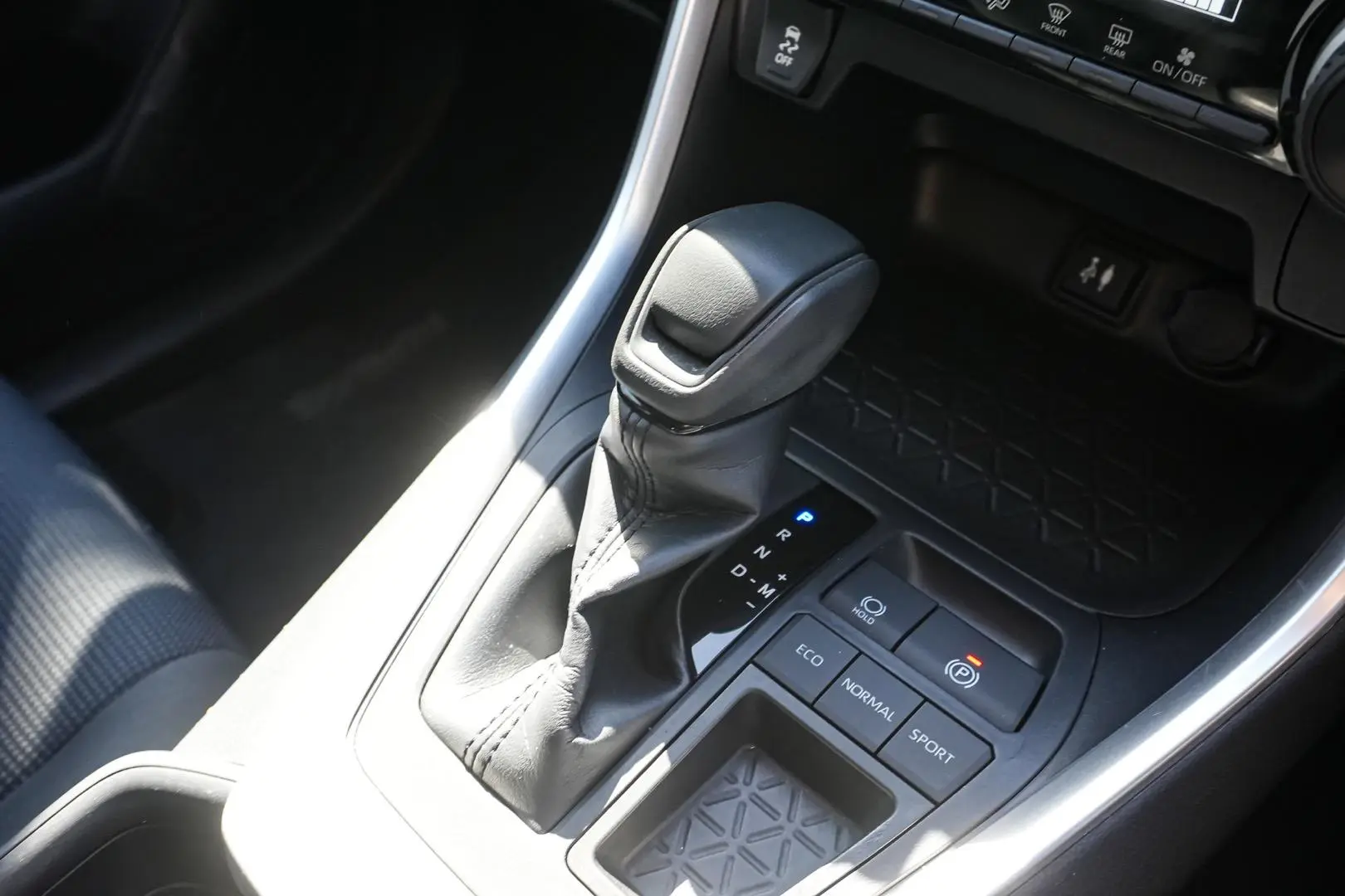 2019 Toyota RAV4 Gallery Image 18