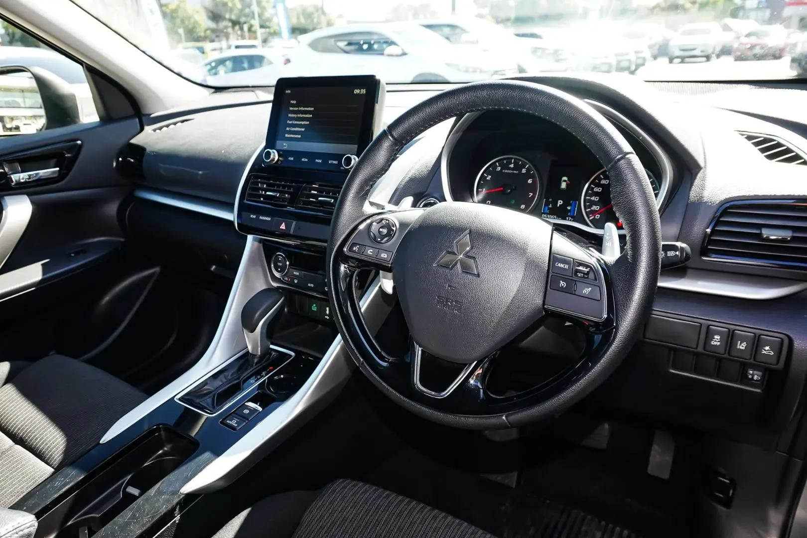 2023 Mitsubishi Eclipse Cross Gallery Image 7