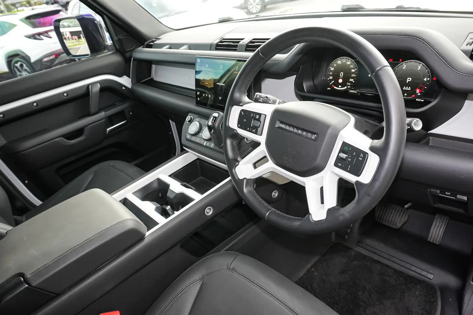 2025 Land Rover Defender Gallery Image 7