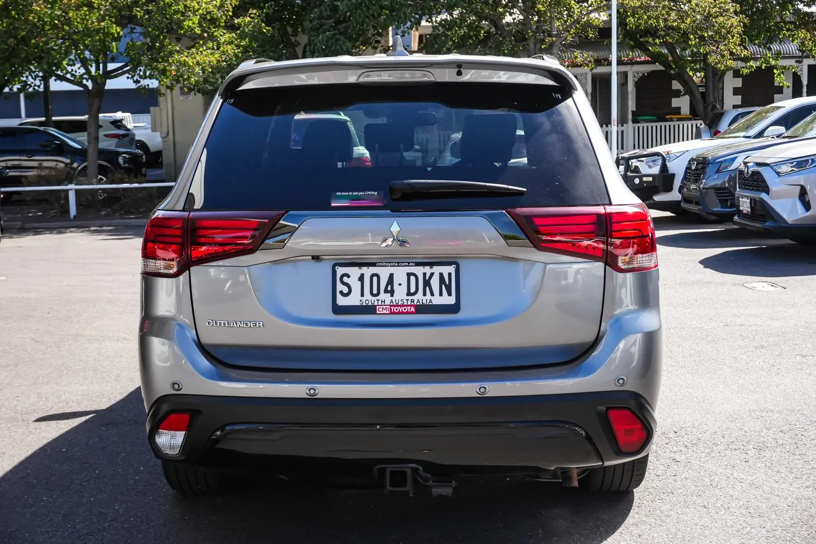 2020 Mitsubishi Outlander Gallery Image 6