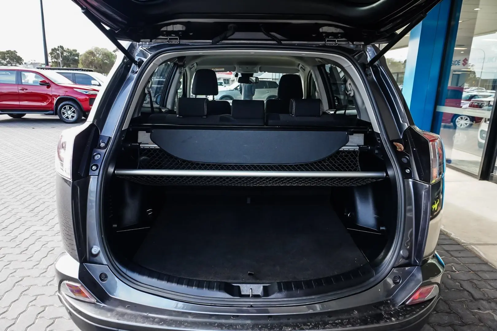 2018 Toyota RAV4 Gallery Image 10