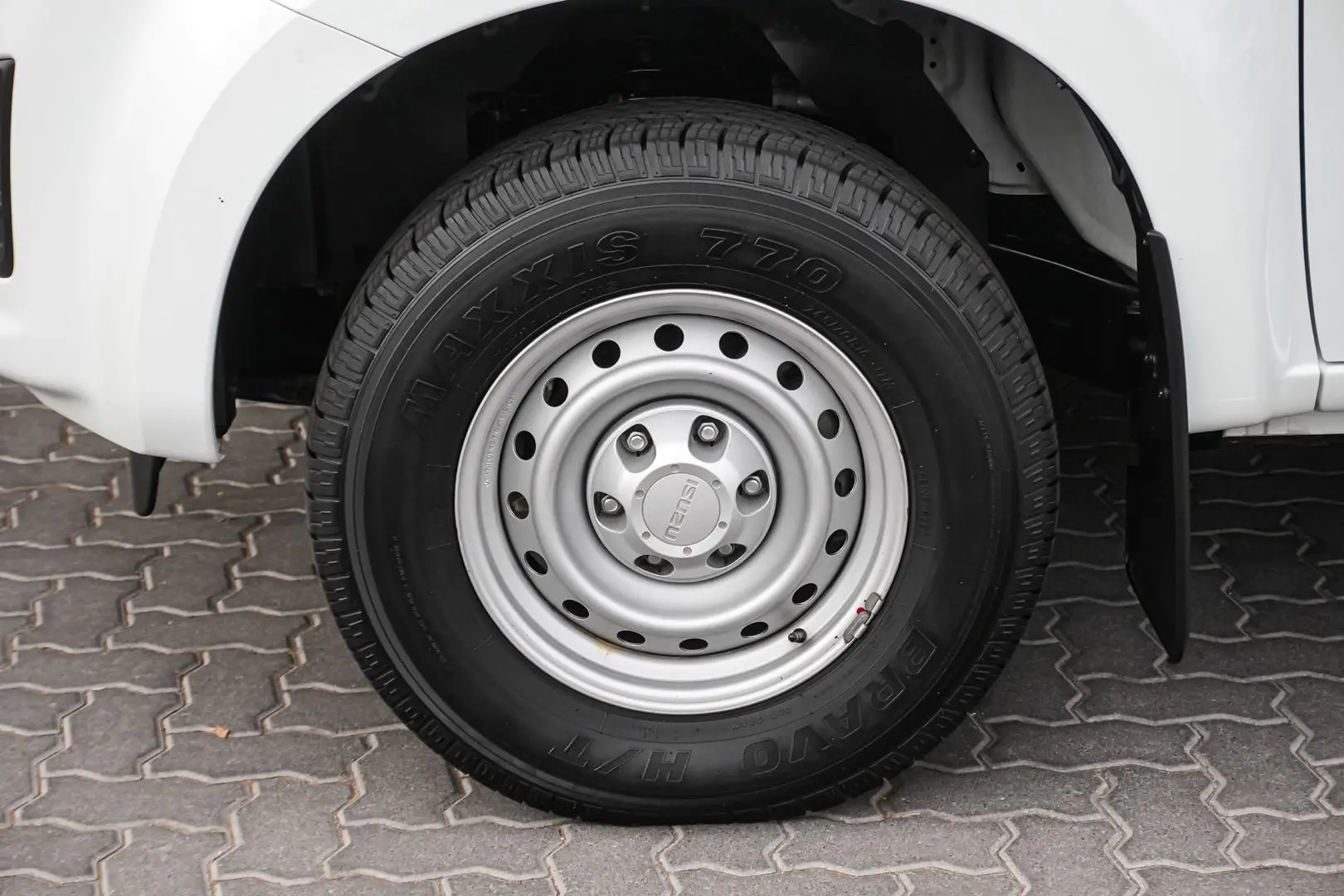 2018 Isuzu D-MAX Gallery Image 12