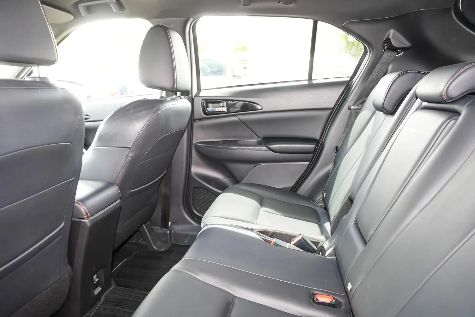 2019 Mitsubishi Eclipse Cross Gallery Image 8