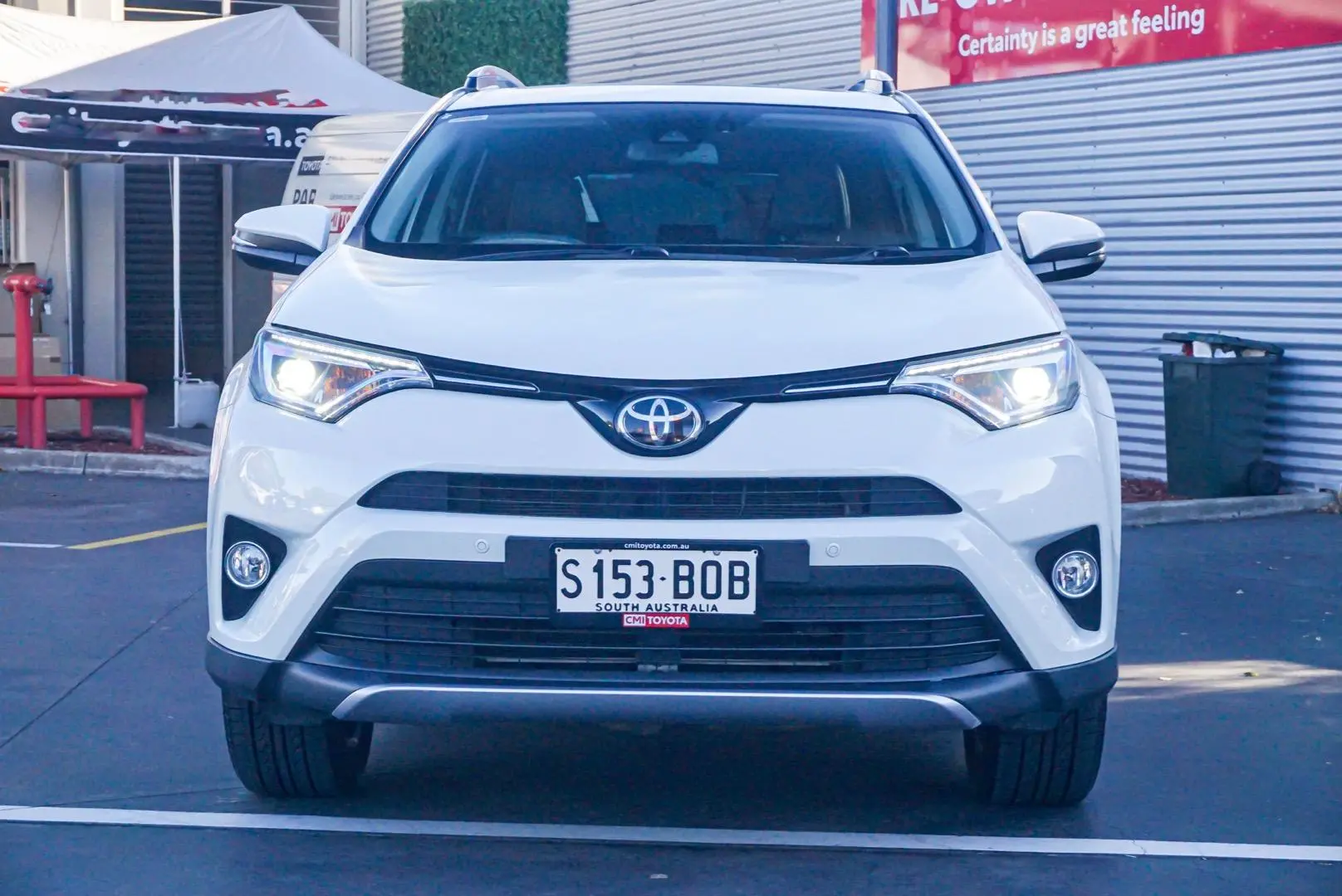 2017 Toyota RAV4 Gallery Image 4