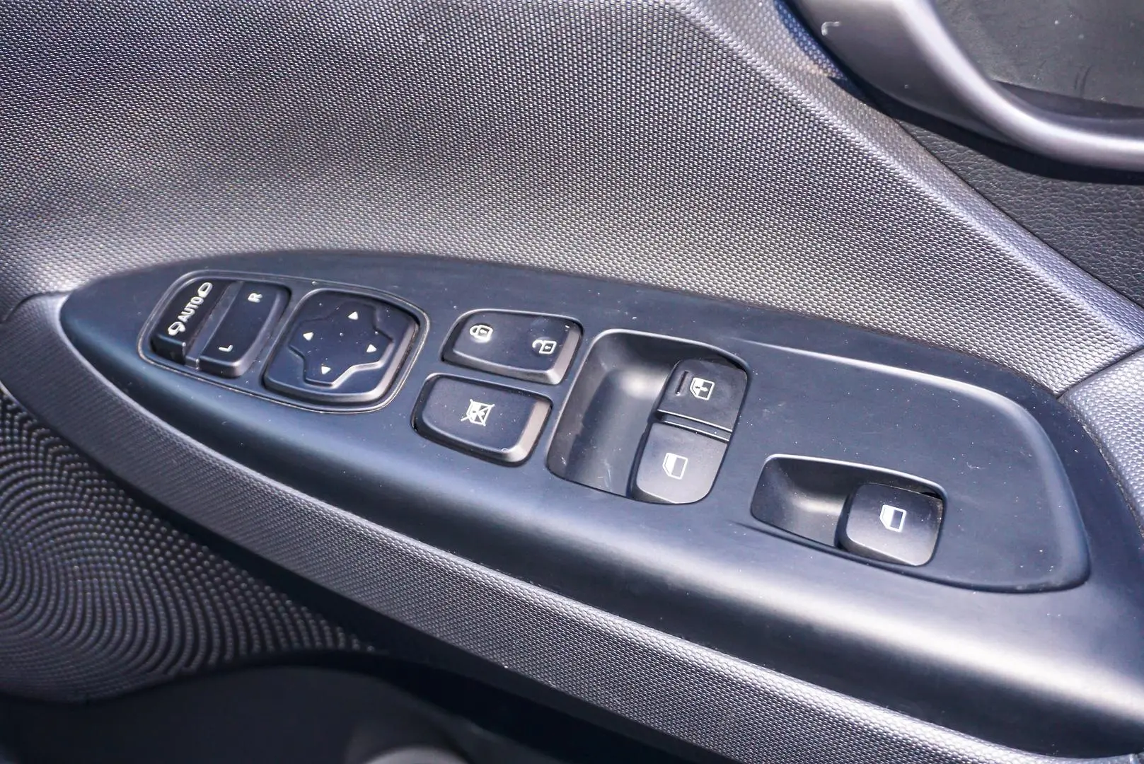2019 Hyundai Veloster Gallery Image 17