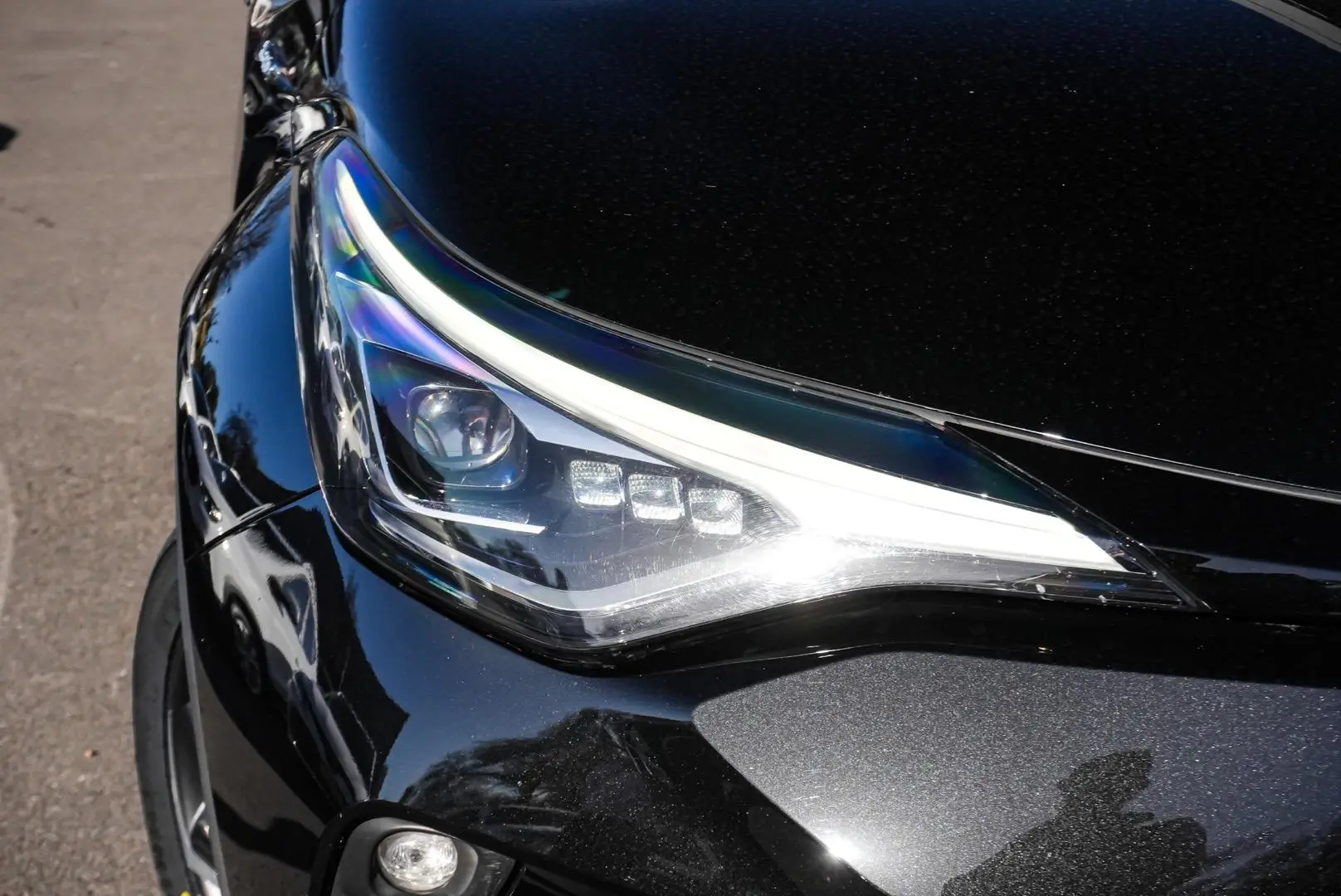 2023 Toyota C-HR Gallery Image 12