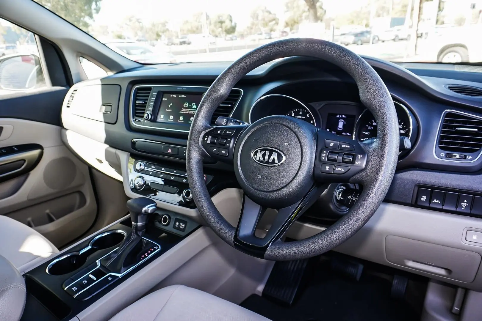 2020 Kia Carnival Gallery Image 6
