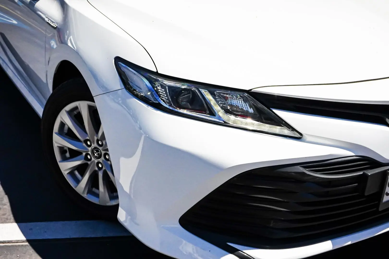 2019 Toyota Camry Gallery Image 9