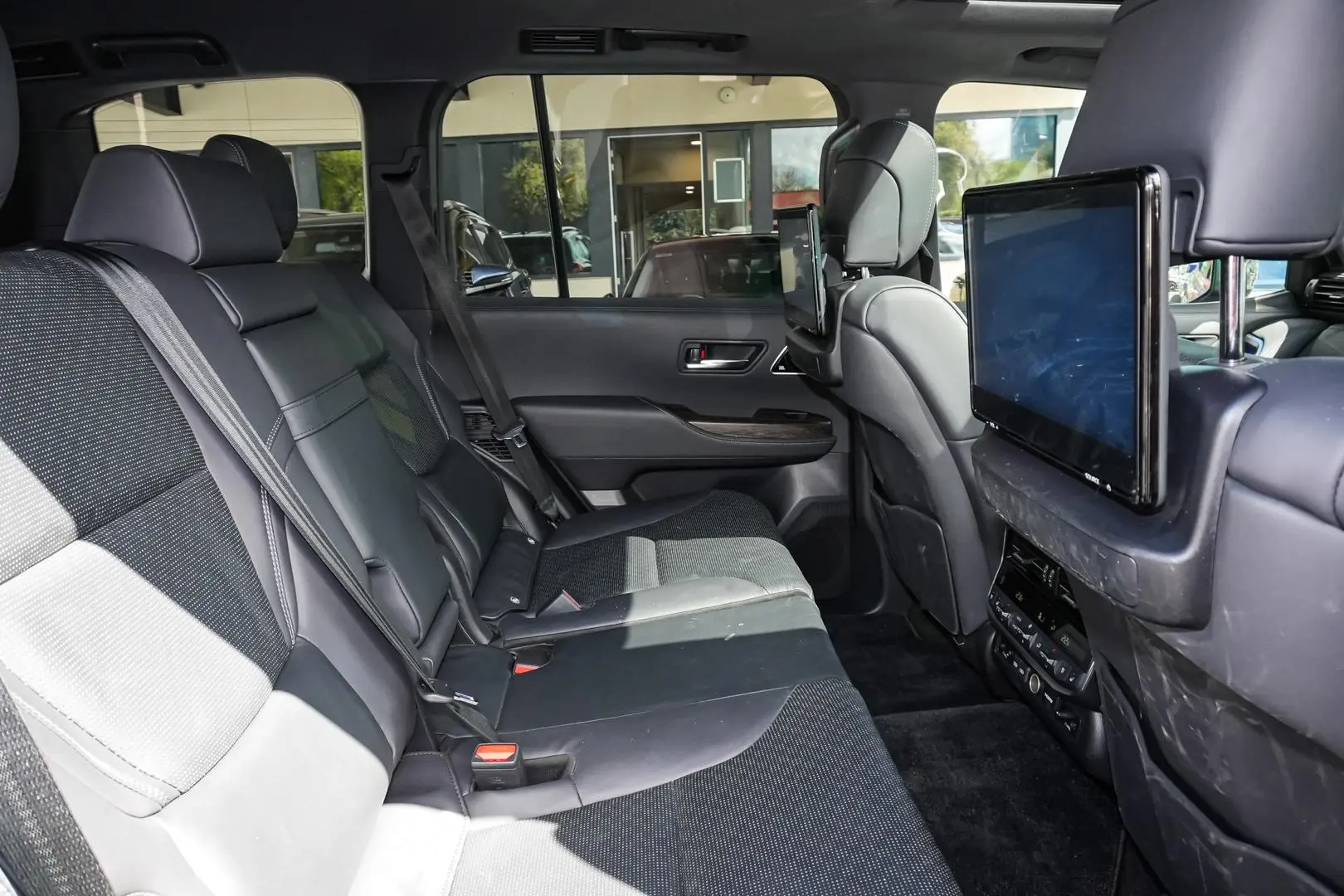 2022 Toyota Landcruiser Gallery Image 9