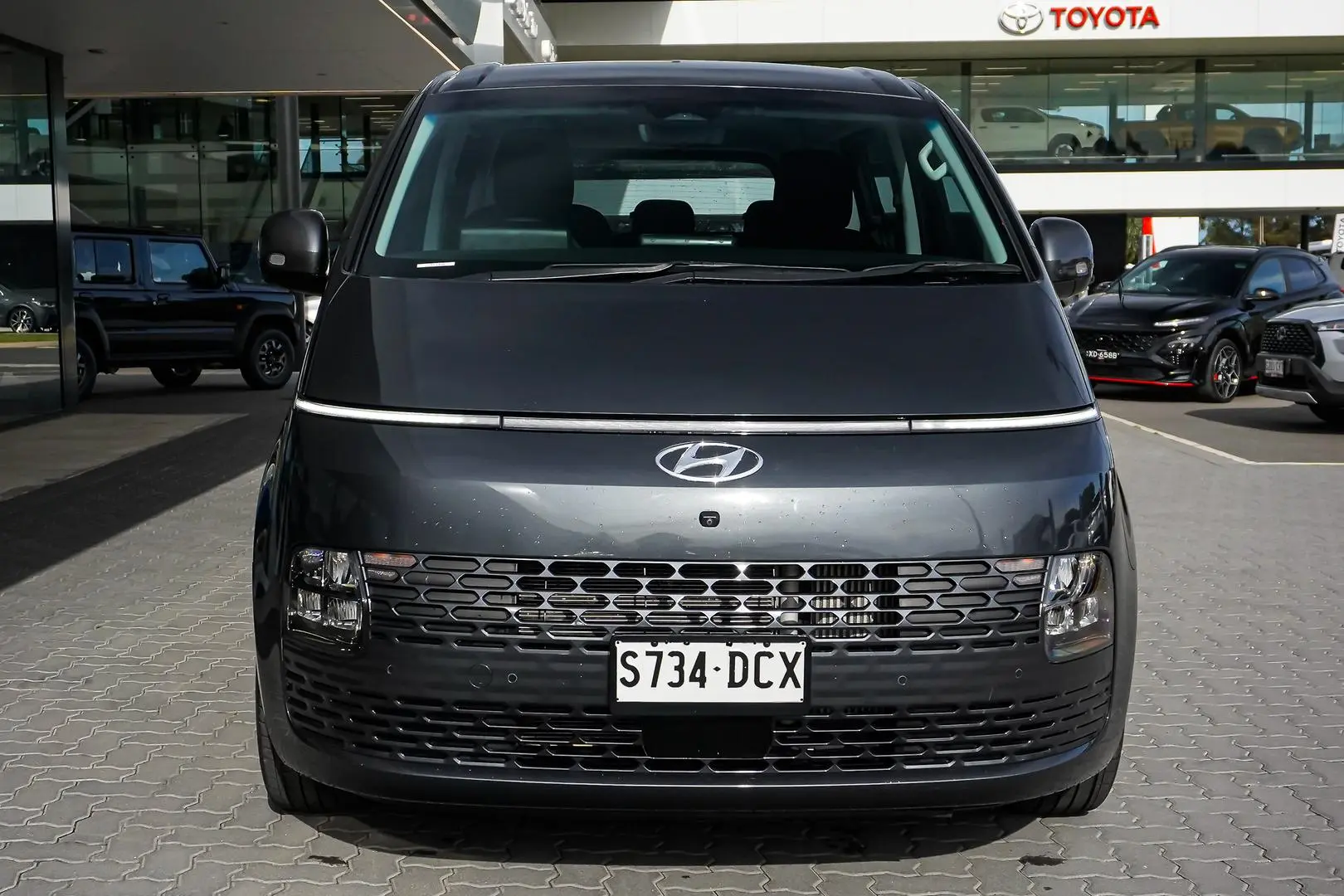 2023 Hyundai STARIA Gallery Image 5