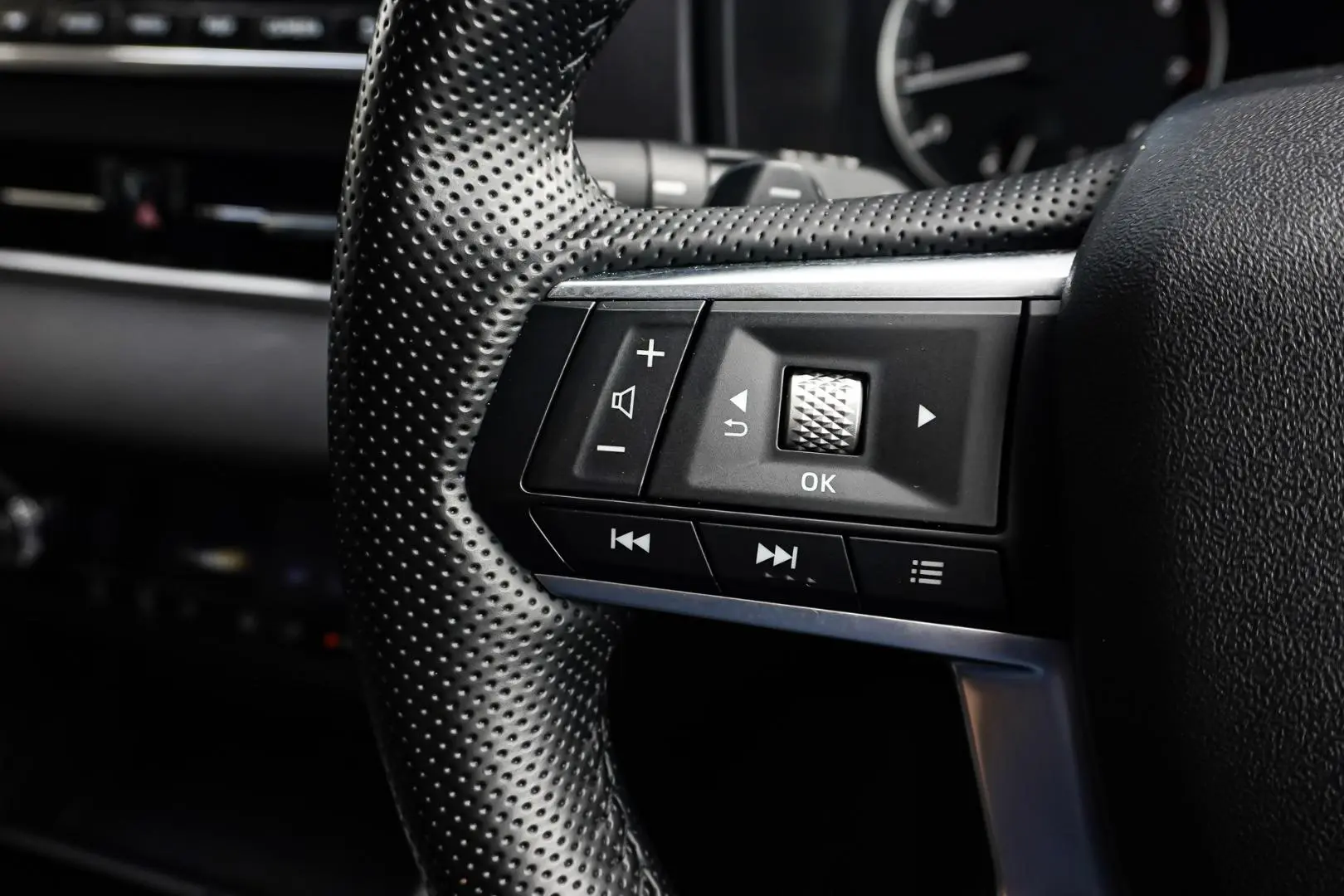 2024 Mitsubishi Outlander Gallery Image 20