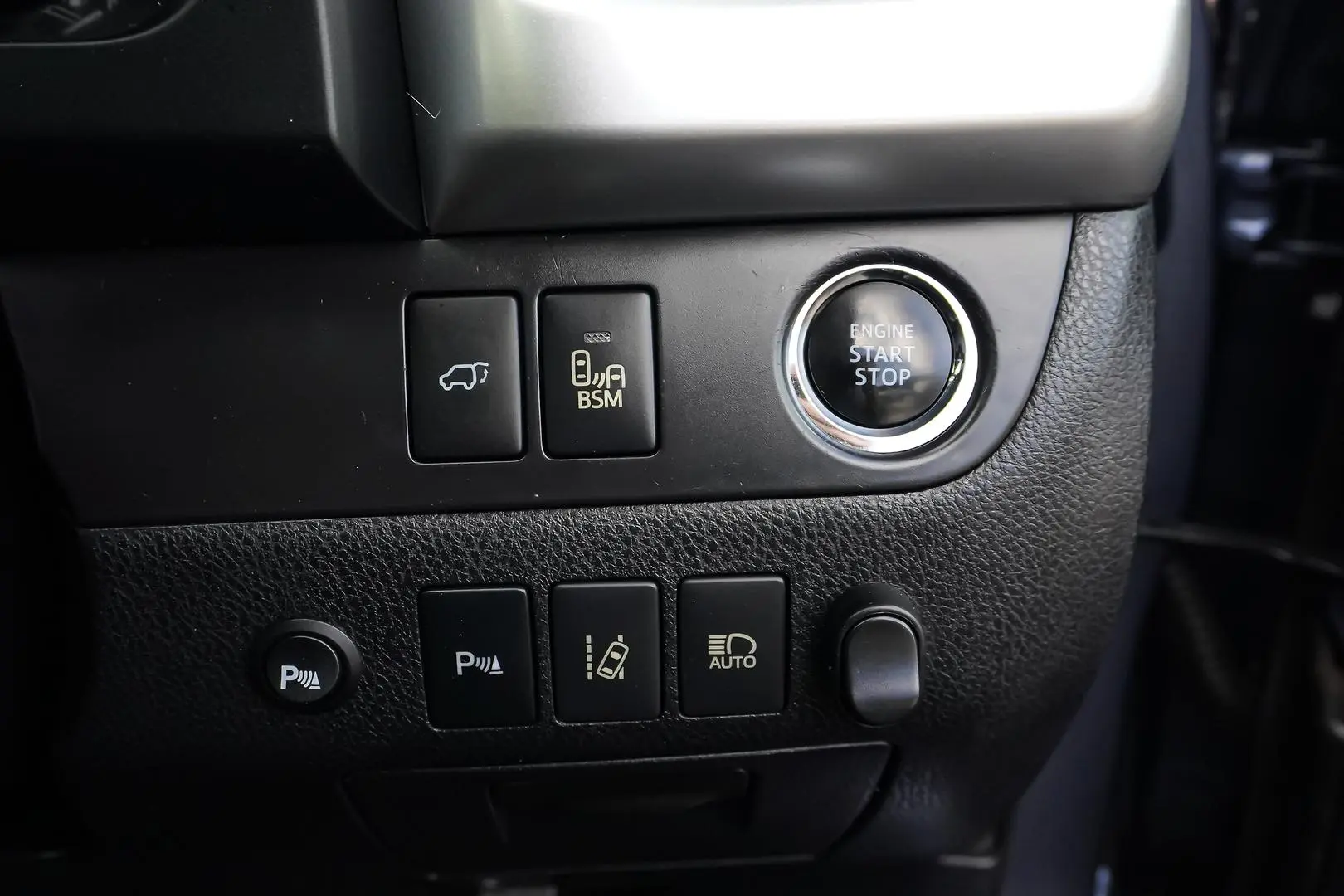 2014 Toyota Kluger Gallery Image 24