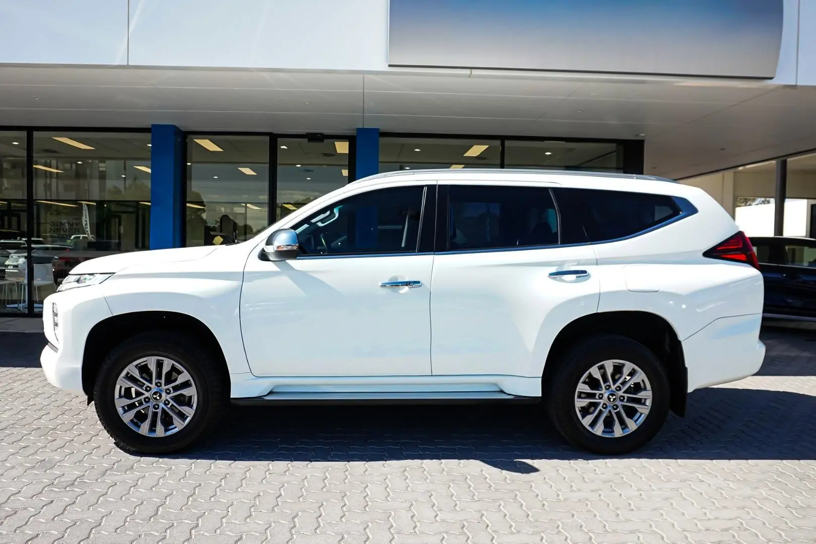 2021 Mitsubishi Pajero Sport Gallery Image 4