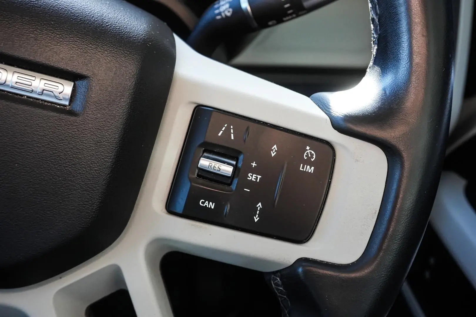 2021 Land Rover Defender Gallery Image 21