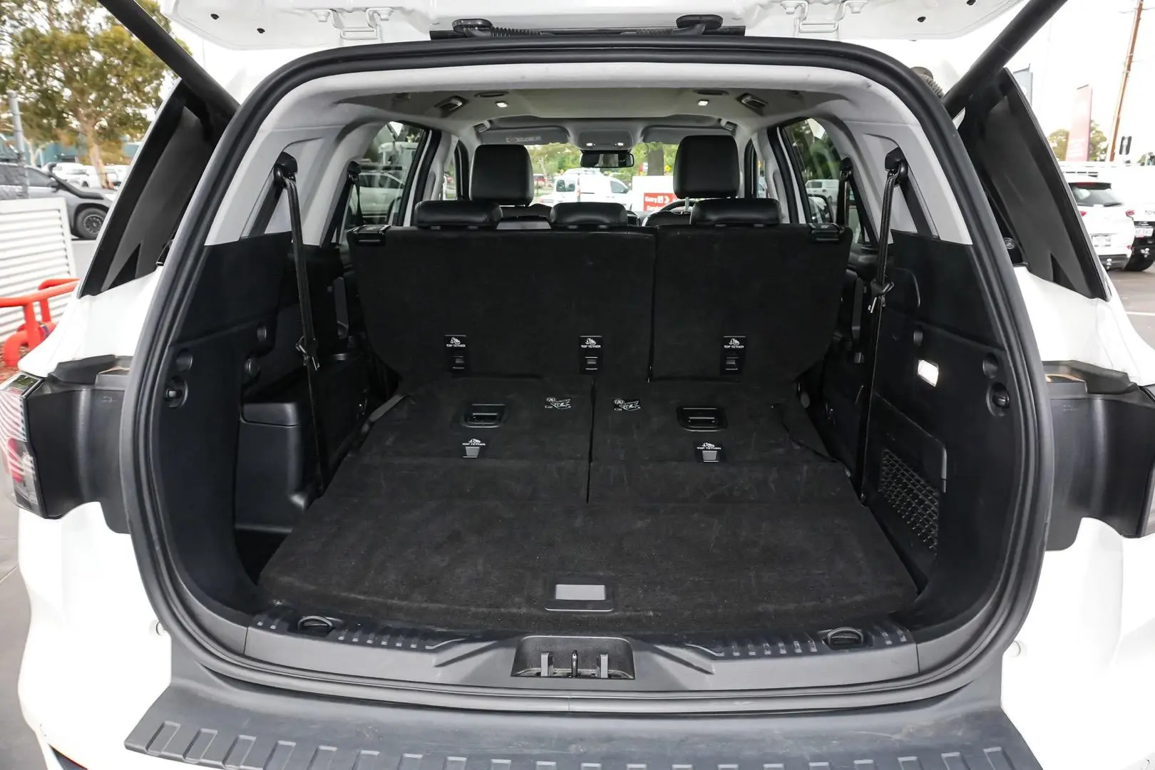 2024 Ford Everest Gallery Image 10